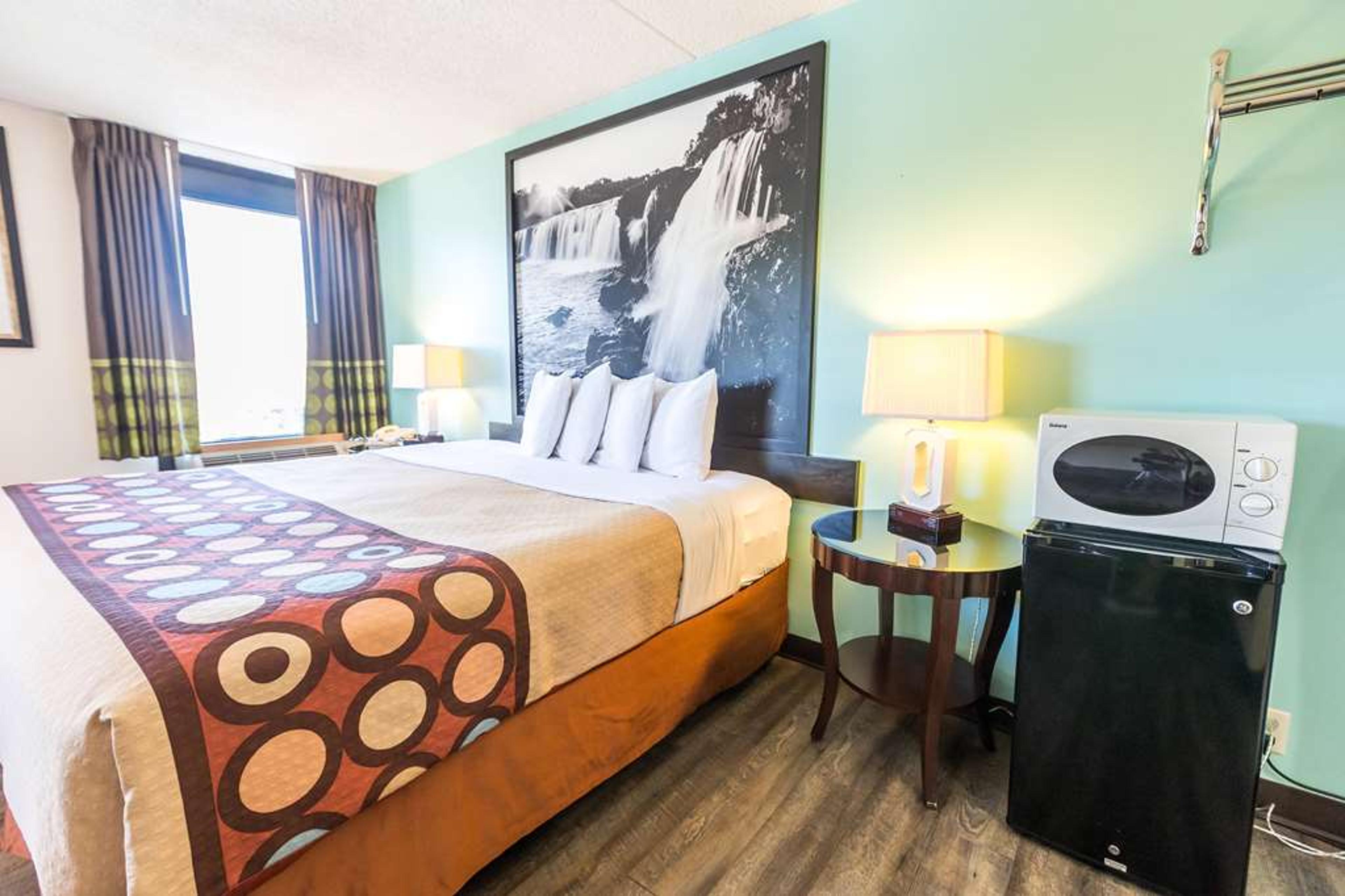 SUPER 8 BY WYNDHAM BRANSON/ANDY WIL