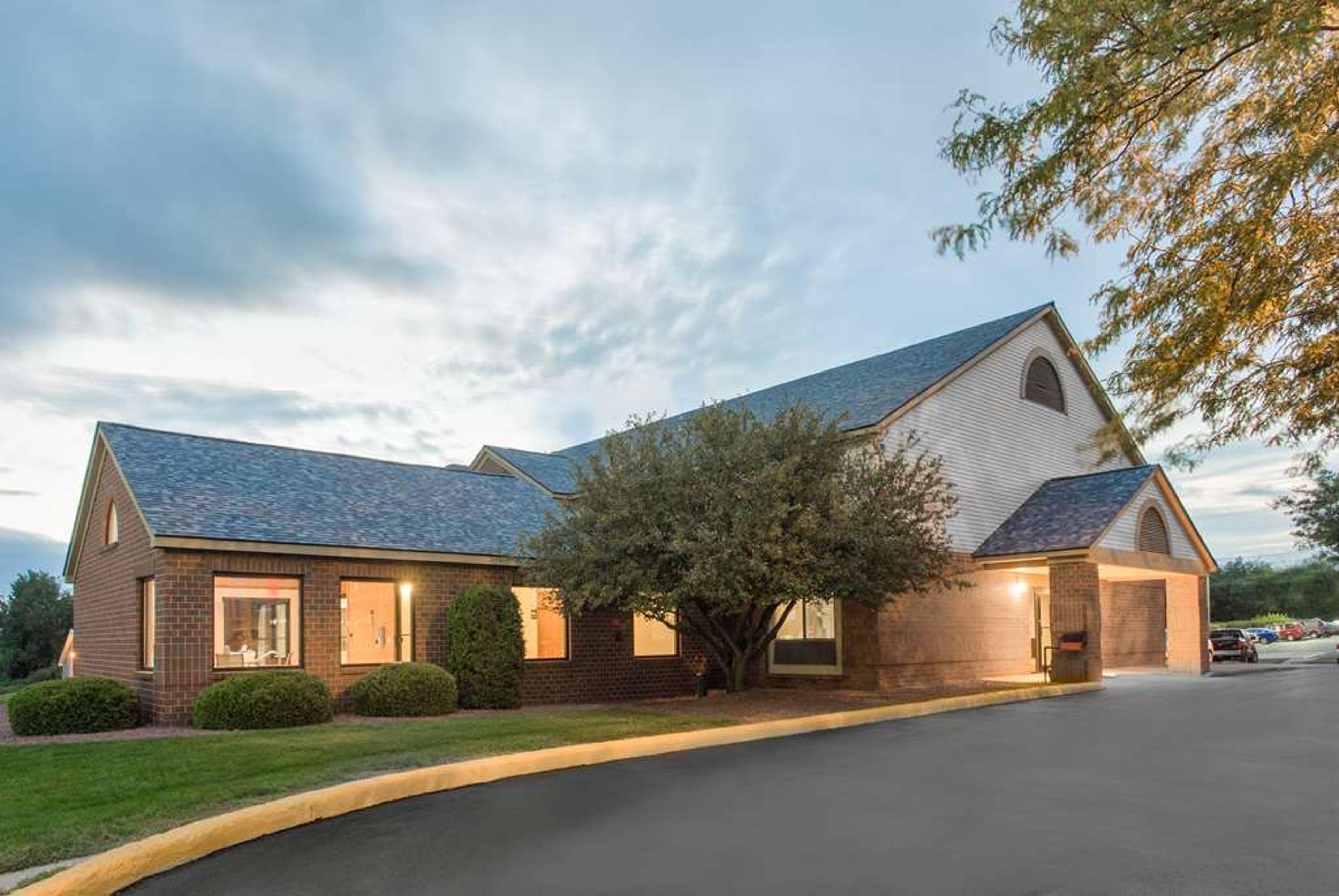 SUPER 8 BY WYNDHAM DODGEVILLE