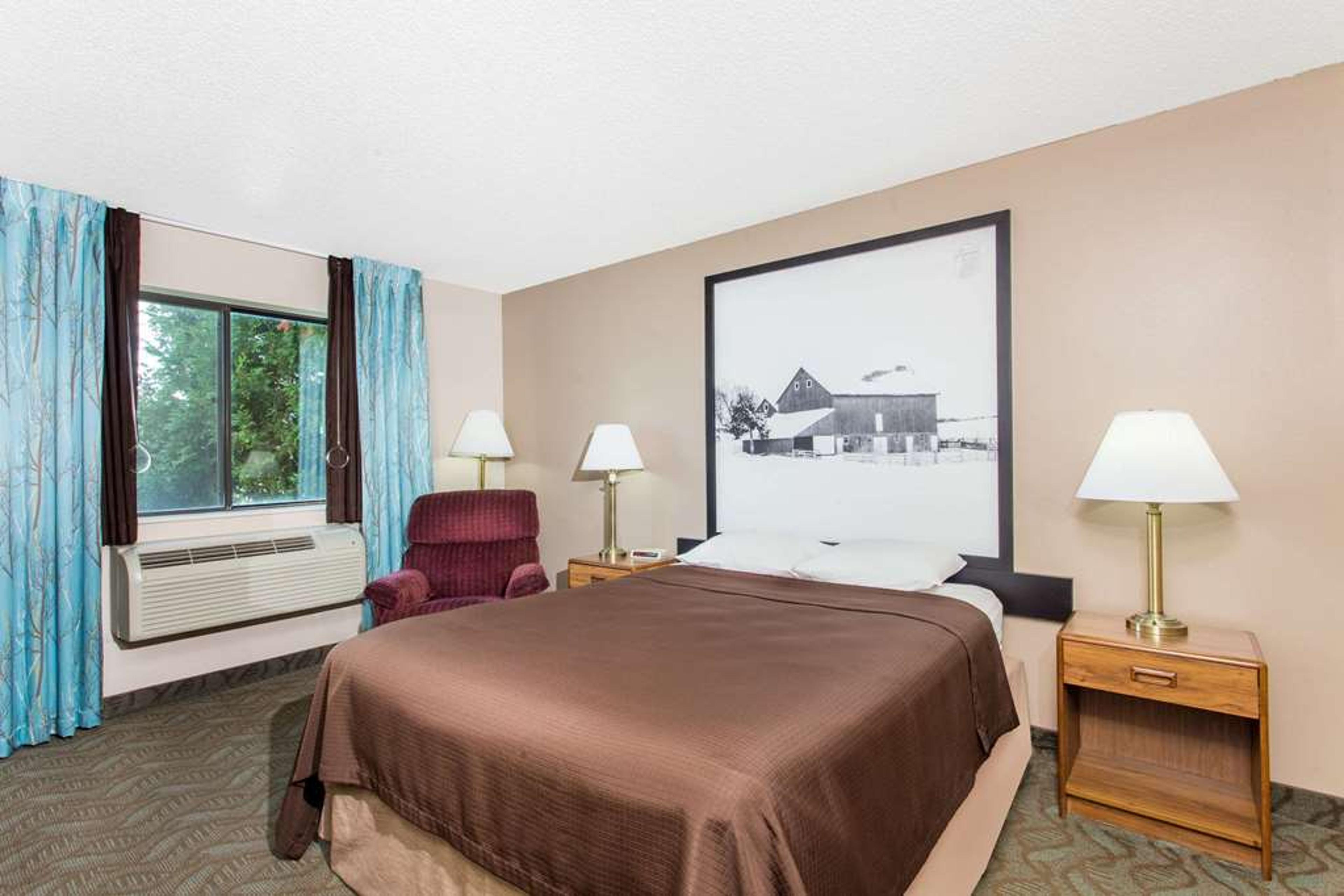 SUPER 8 BY WYNDHAM DODGEVILLE