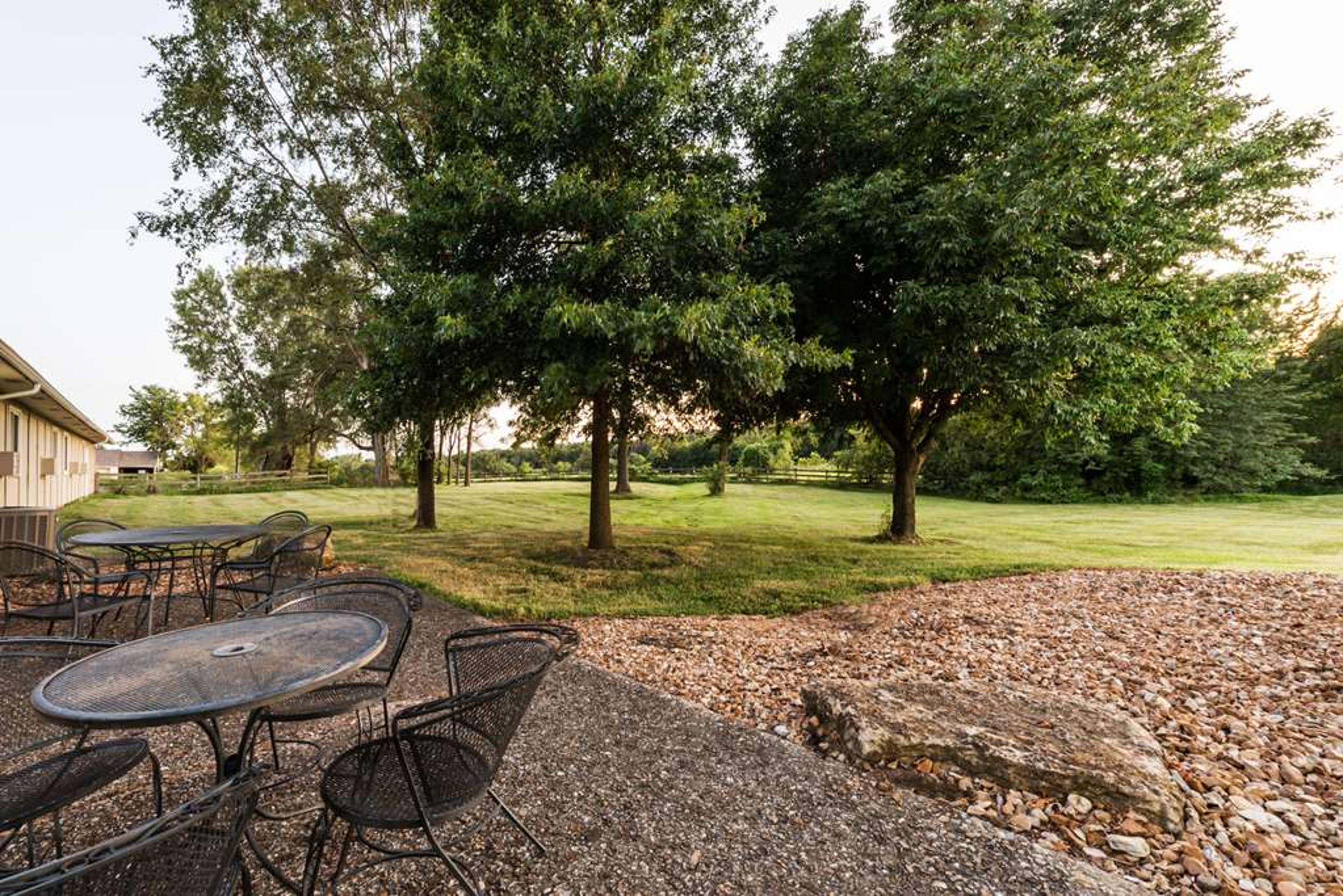 SUPER 8 BY WYNDHAM HIGGINSVILLE