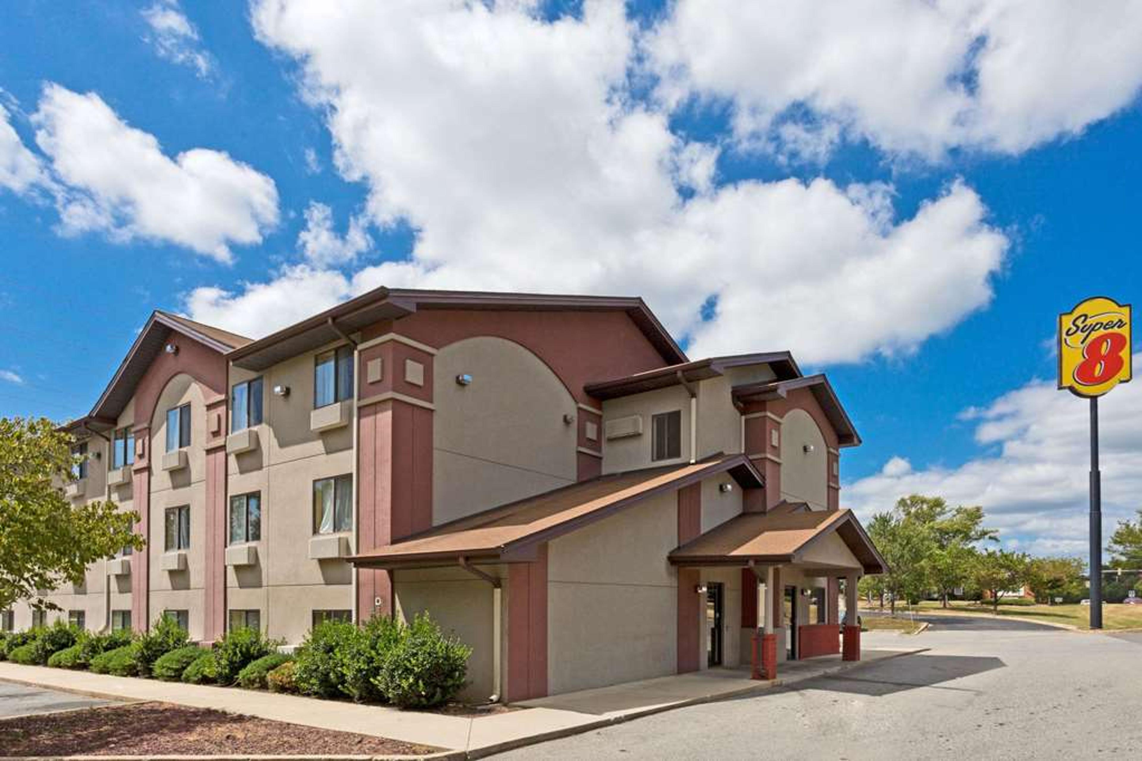 SUPER 8 LEXINGTON PRK CA AREA