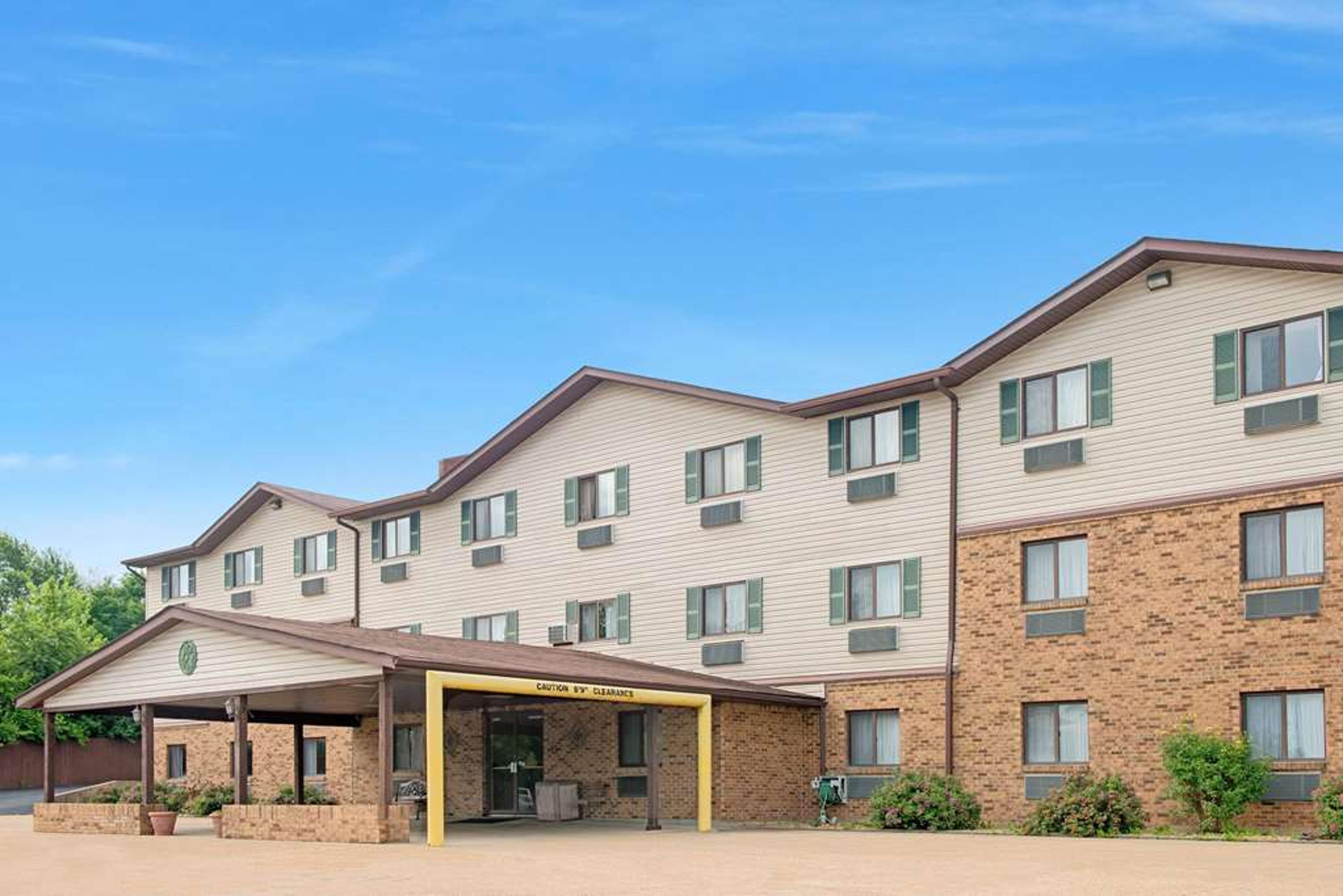 SUPER 8 BY WYNDHAM ST. CLAIR MO