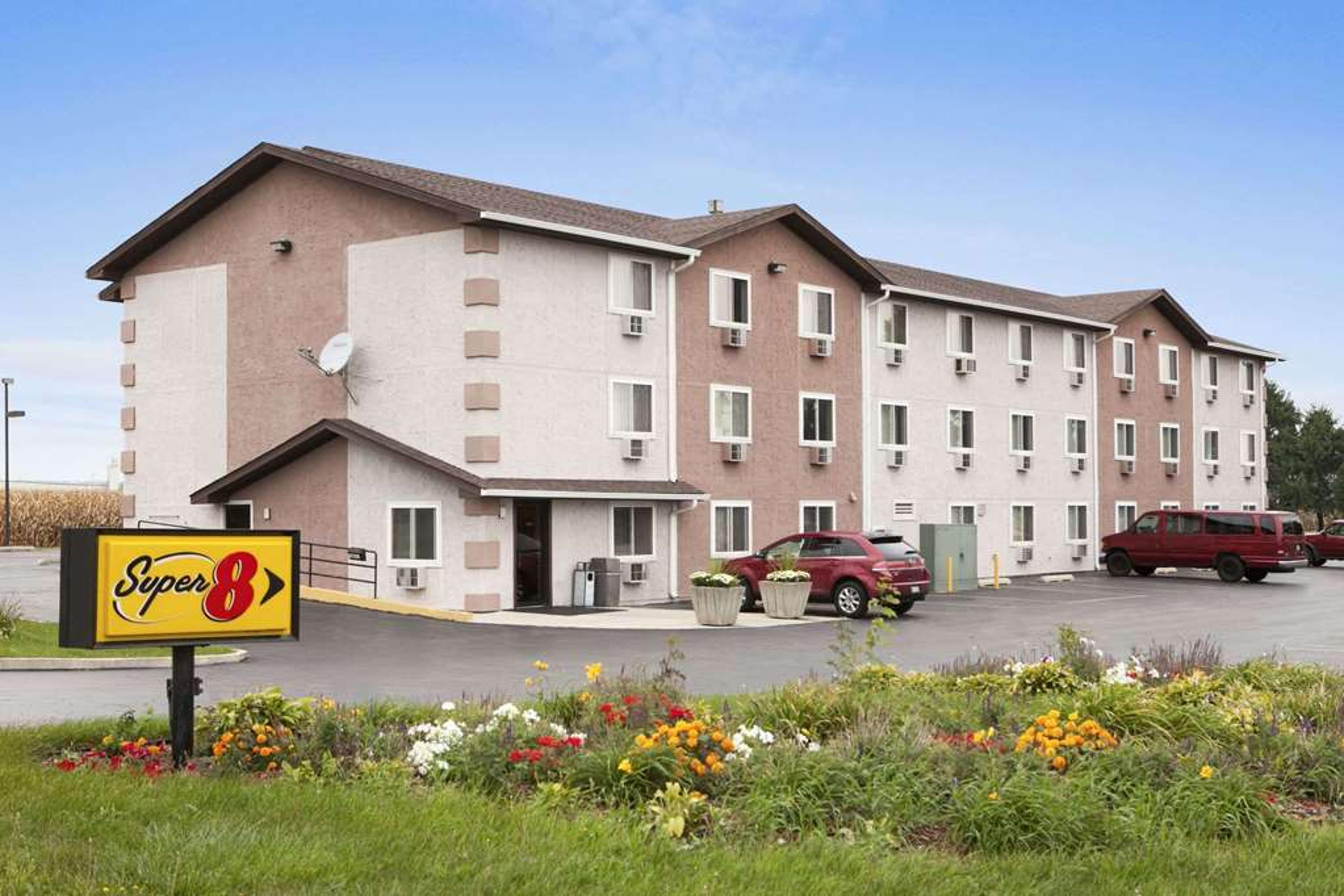SUPER 8 BY WYNDHAM PERU STARVED ROC