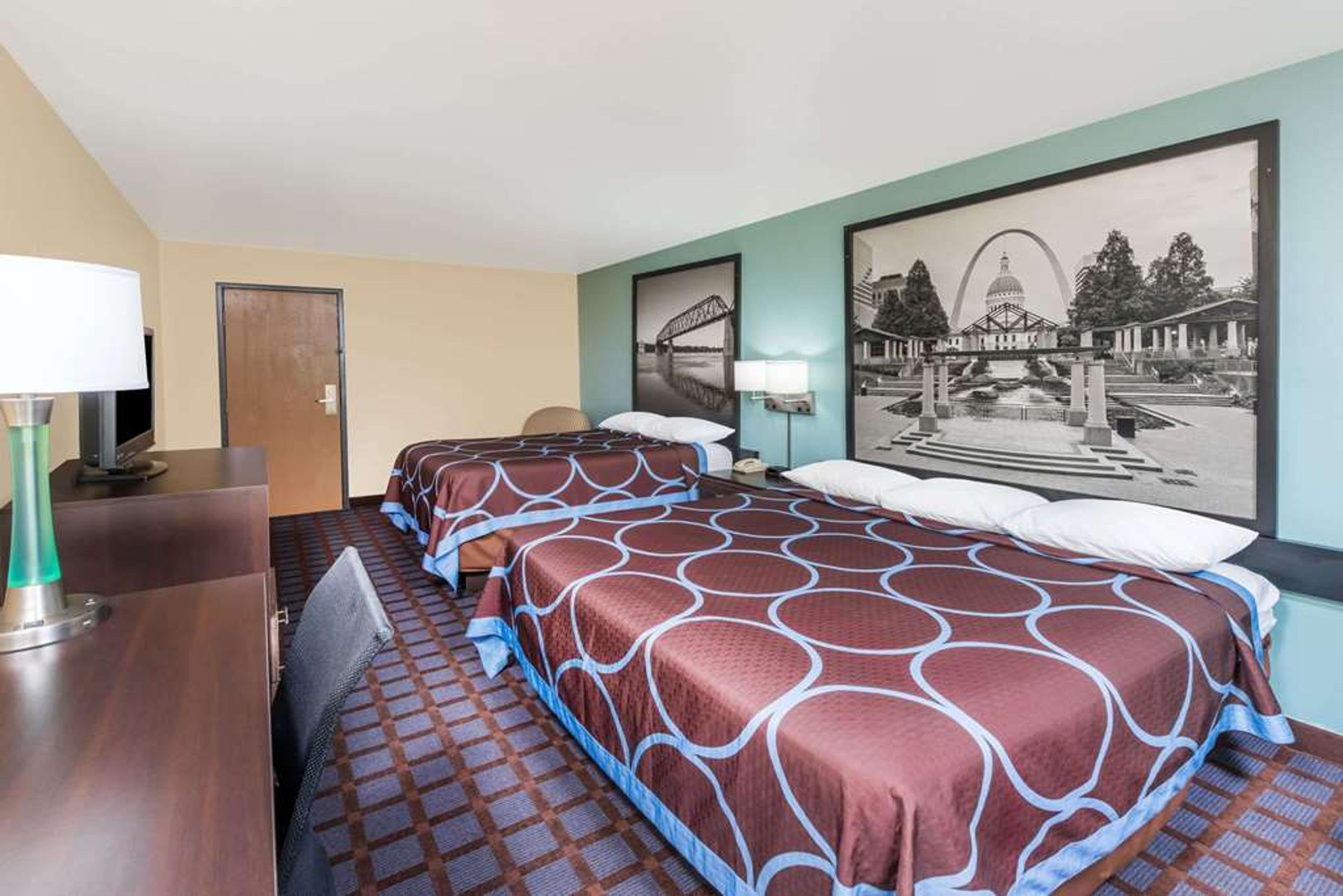 SUPER 8 BY WYNDHAM OKAWVILLE