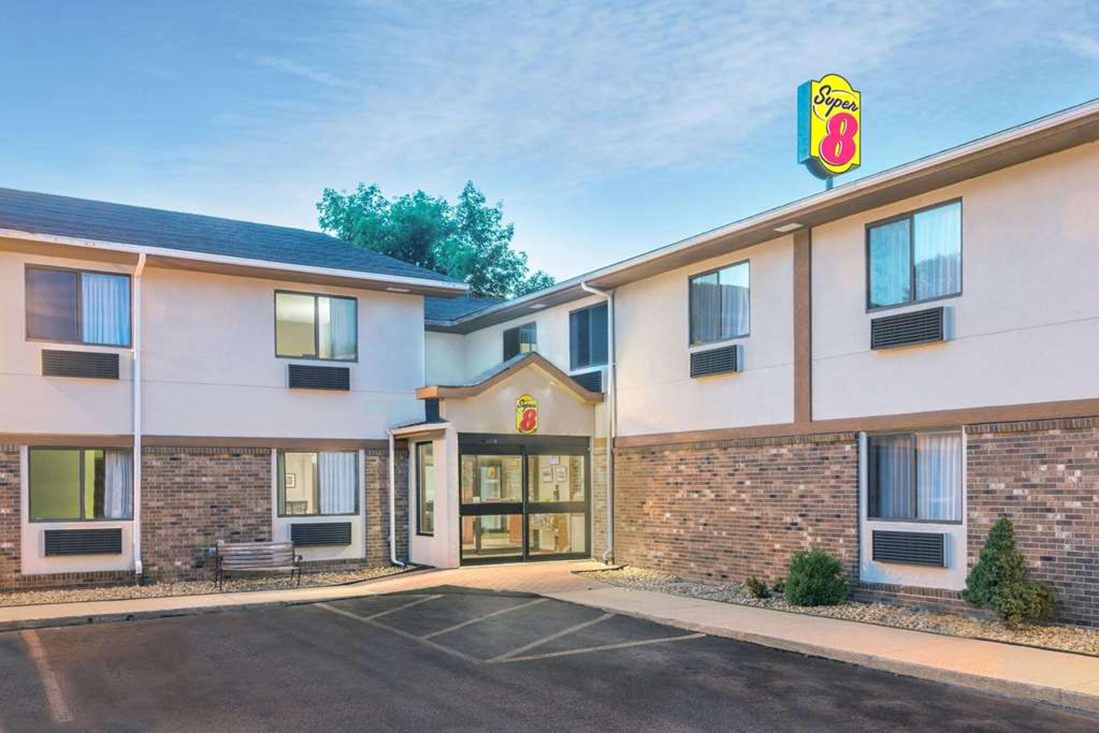 SUPER 8 BY WYNDHAM TILTON/LAKE WINN