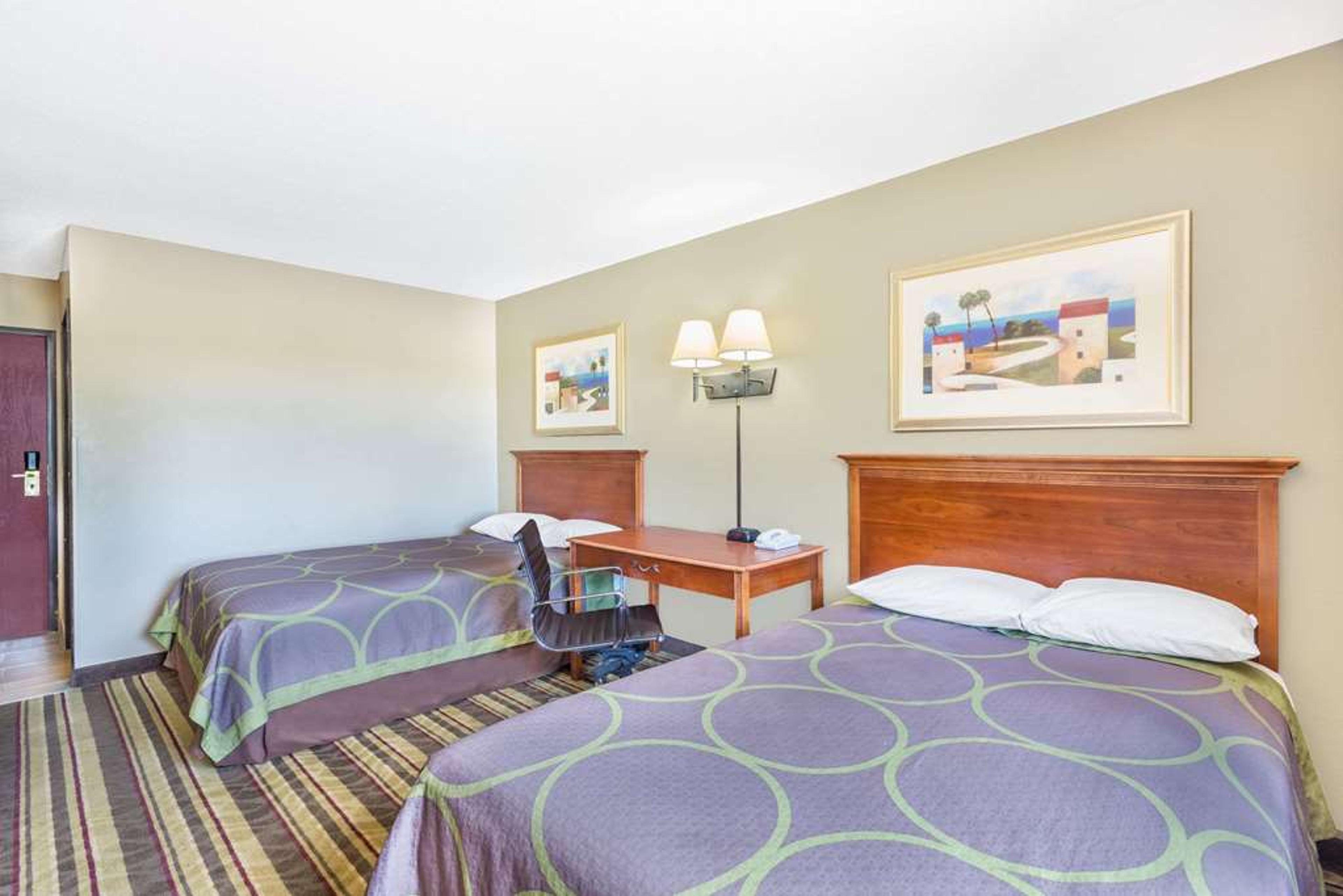 SUPER 8 BY WYNDHAM TILTON/LAKE WINN