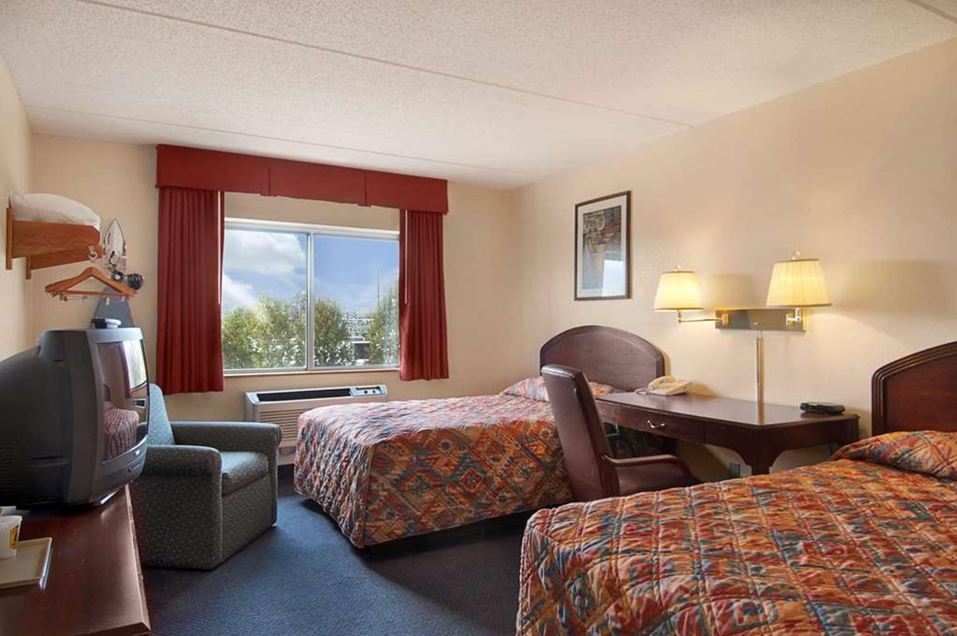SUPER 8 BY WYNDHAM MANCHESTER AIRPO