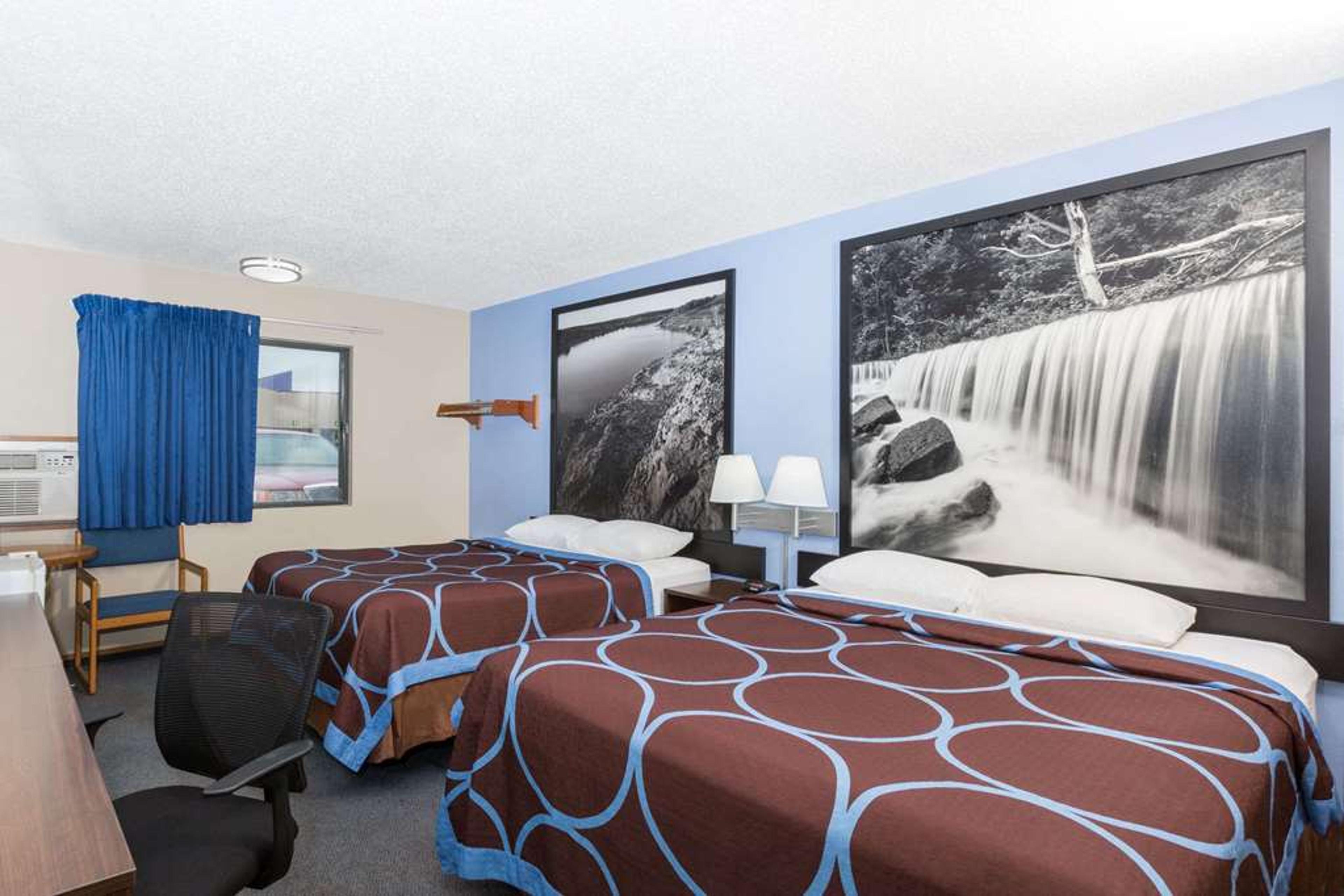 SUPER 8 BY WYNDHAM MANHATTAN KS