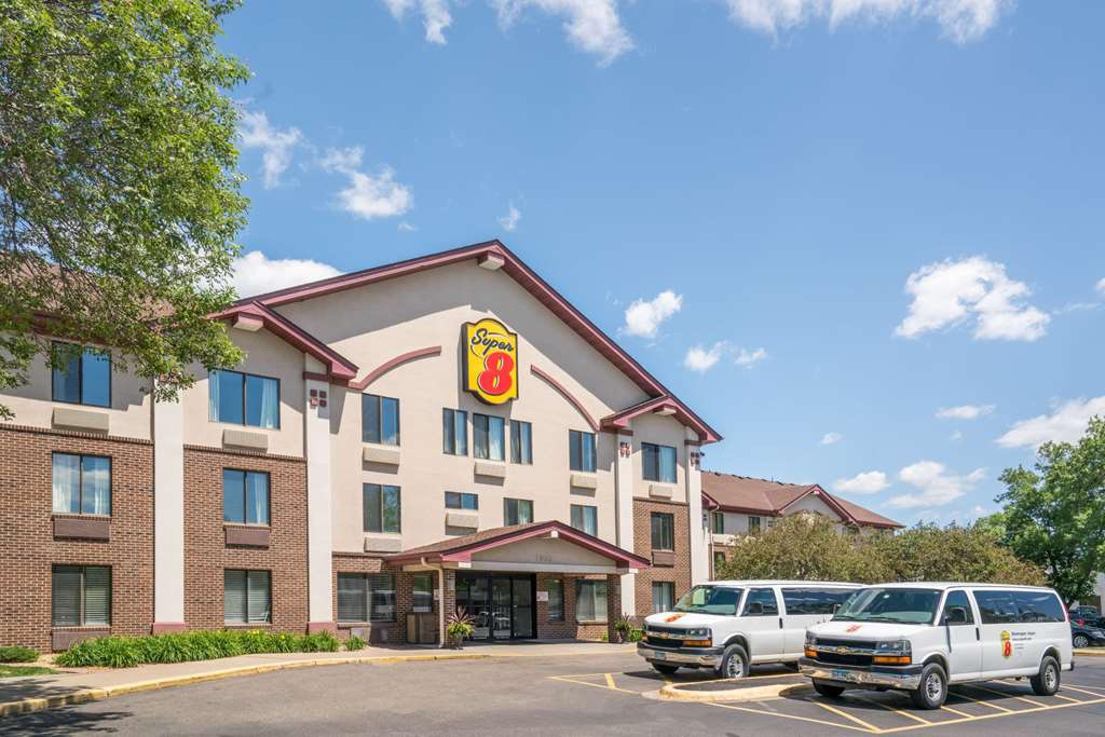 SUPER 8 BY WYNDHAM BLOOMINGTON/AIRP