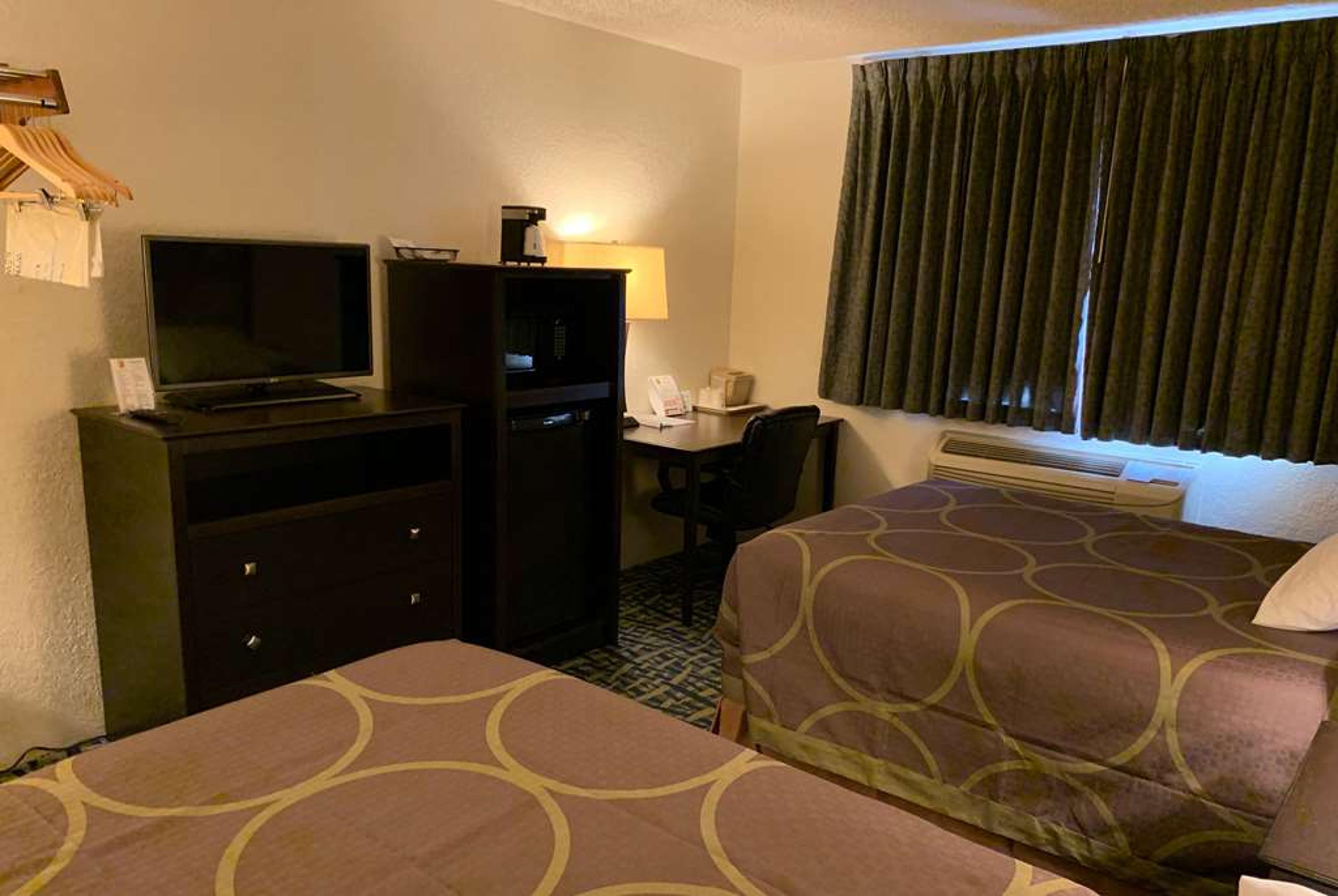 SUPER 8 BY WYNDHAM SHAKOPEE