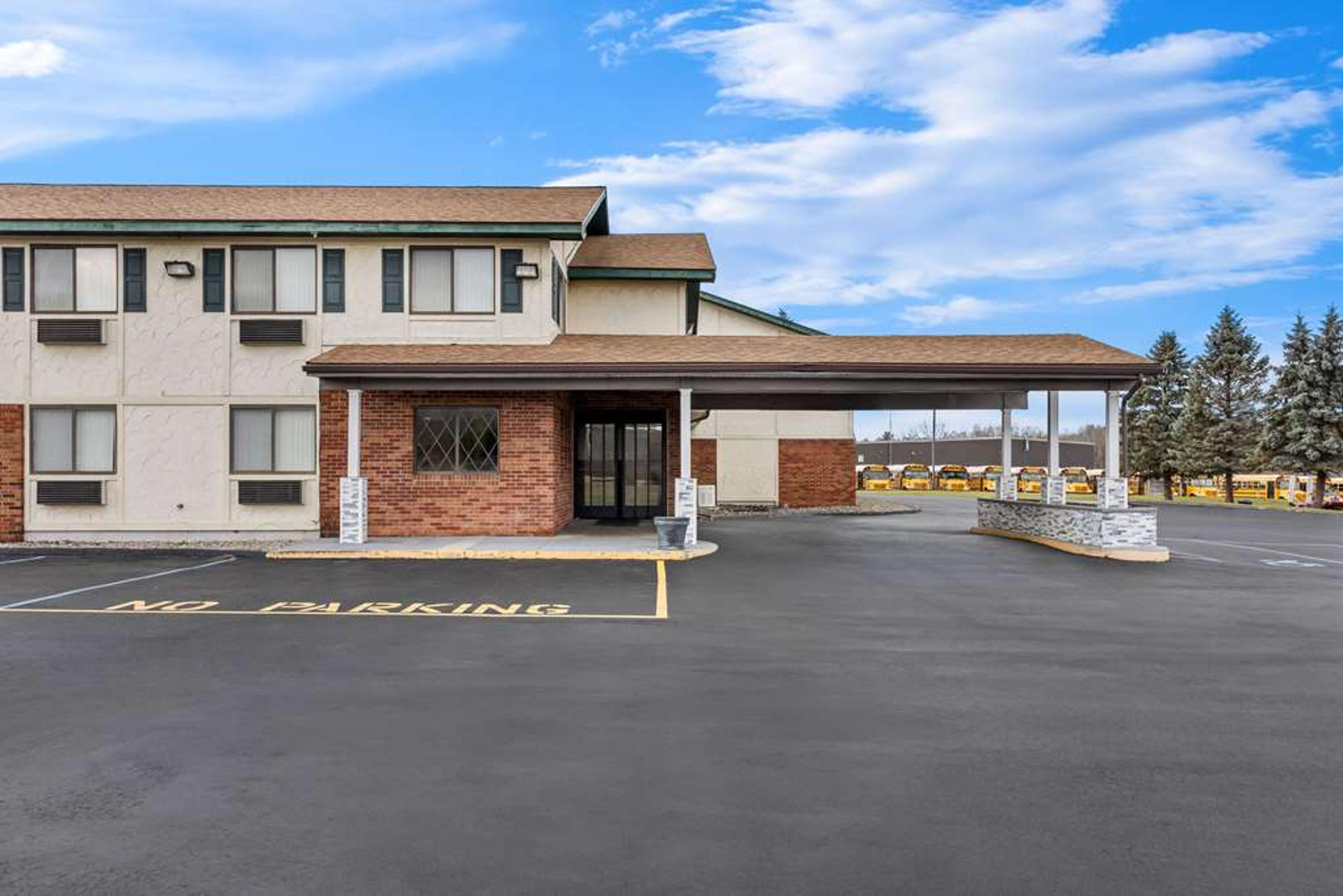 SUPER 8 AMSTERDAM NY