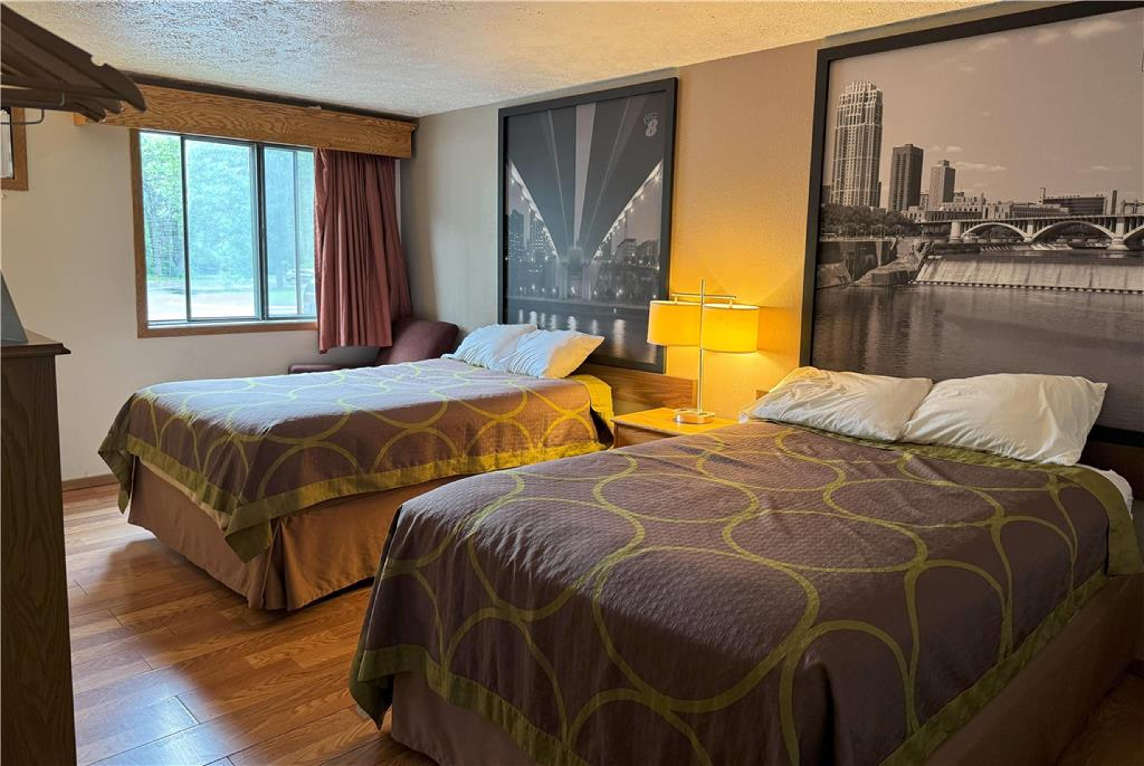SUPER 8 BY WYNDHAM CHASKA