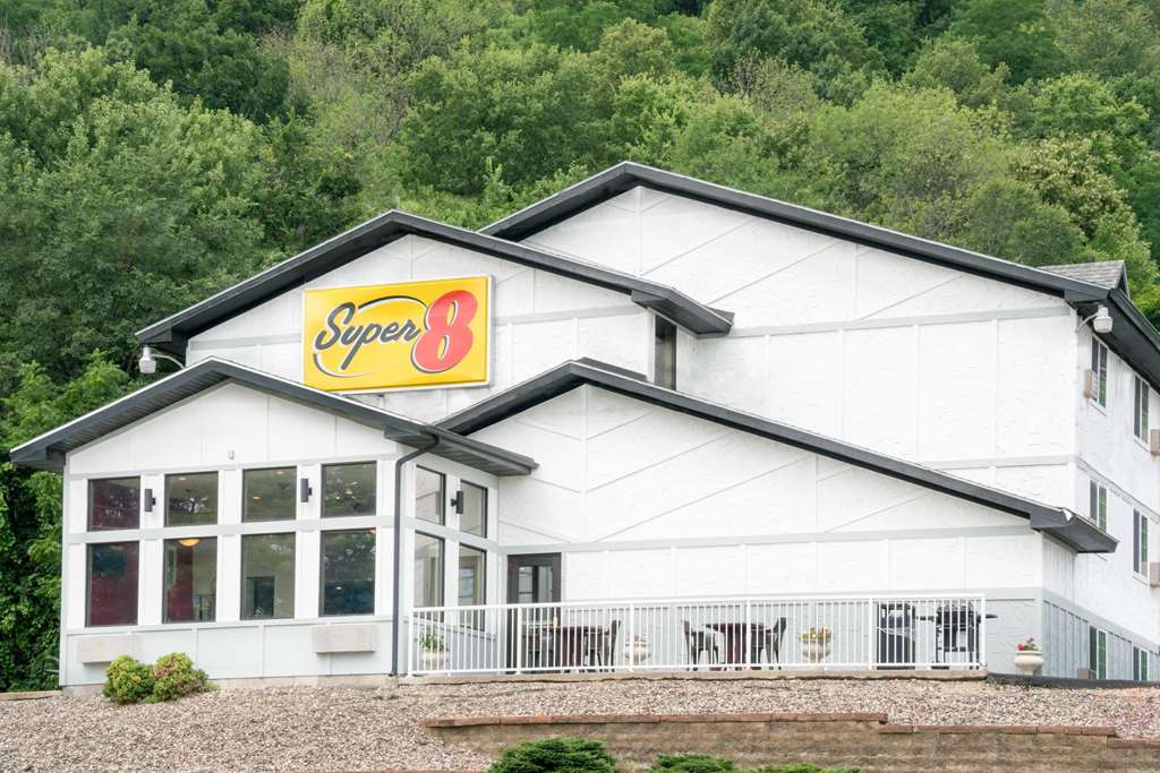 SUPER 8 BY WYNDHAM WINONA MN