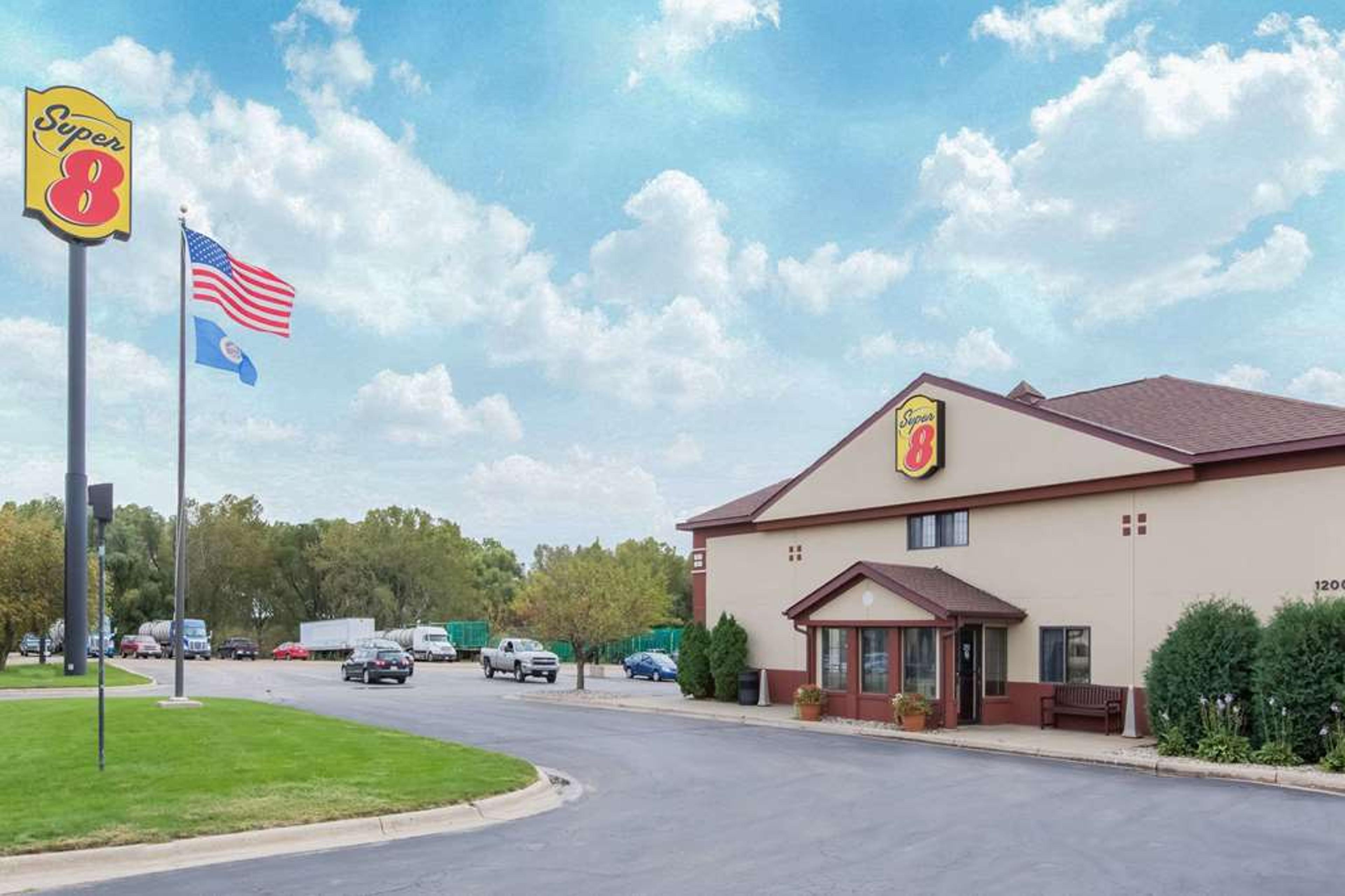 SUPER 8 BY WYNDHAM FAIRMONT