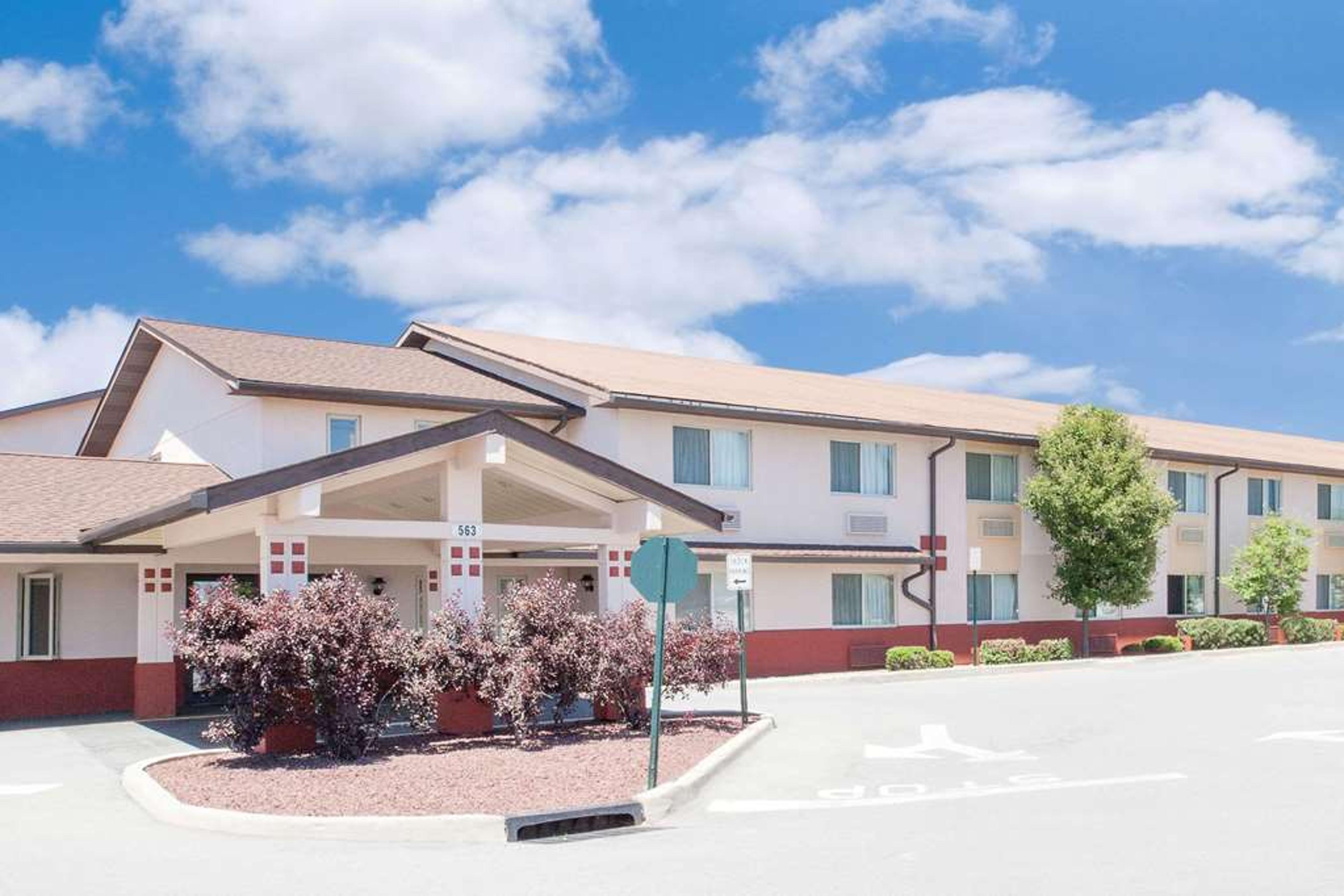 SUPER 8 BY WYNDHAM MIDDLETOWN