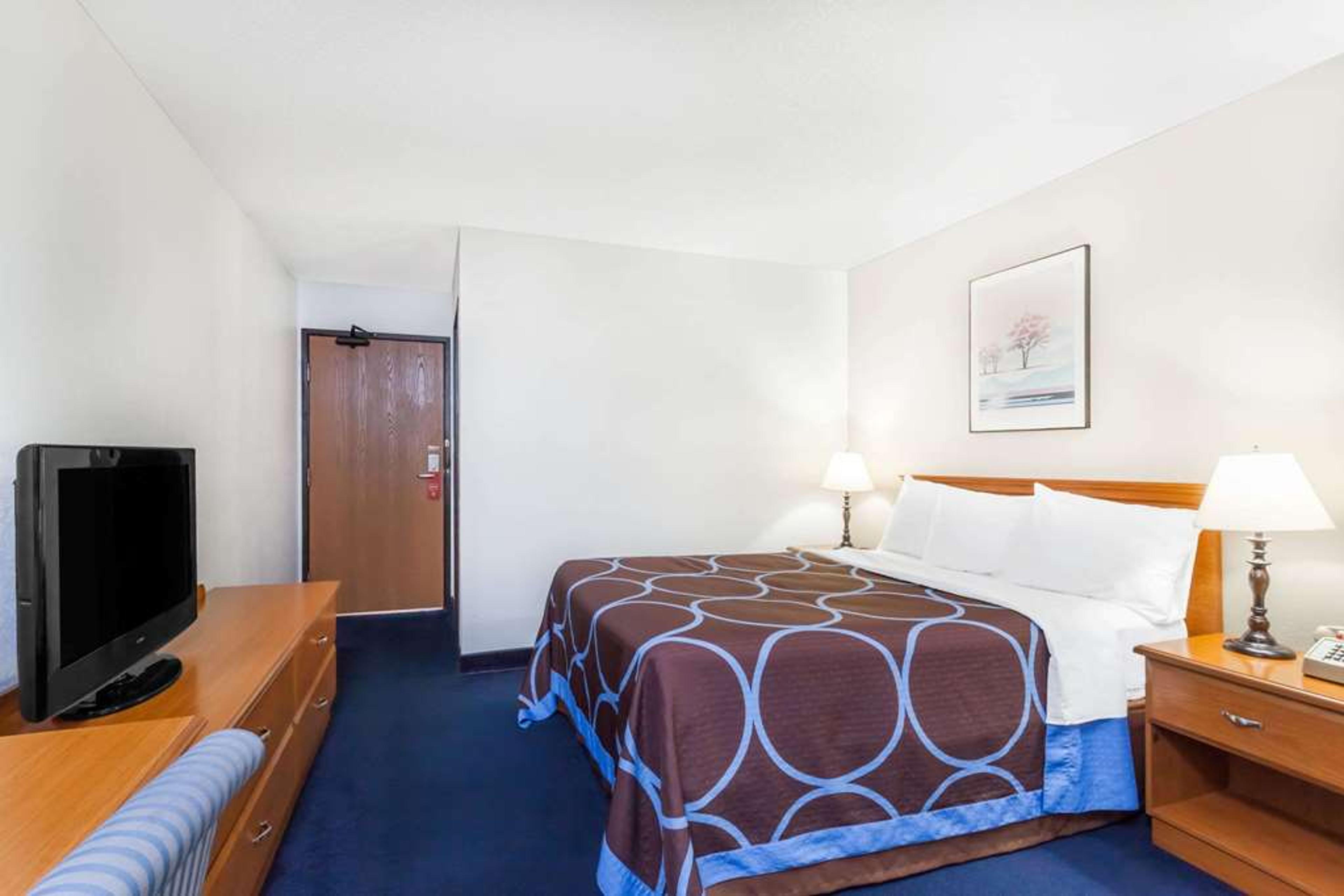 SUPER 8 BY WYNDHAM MONTGOMERY MAYBR