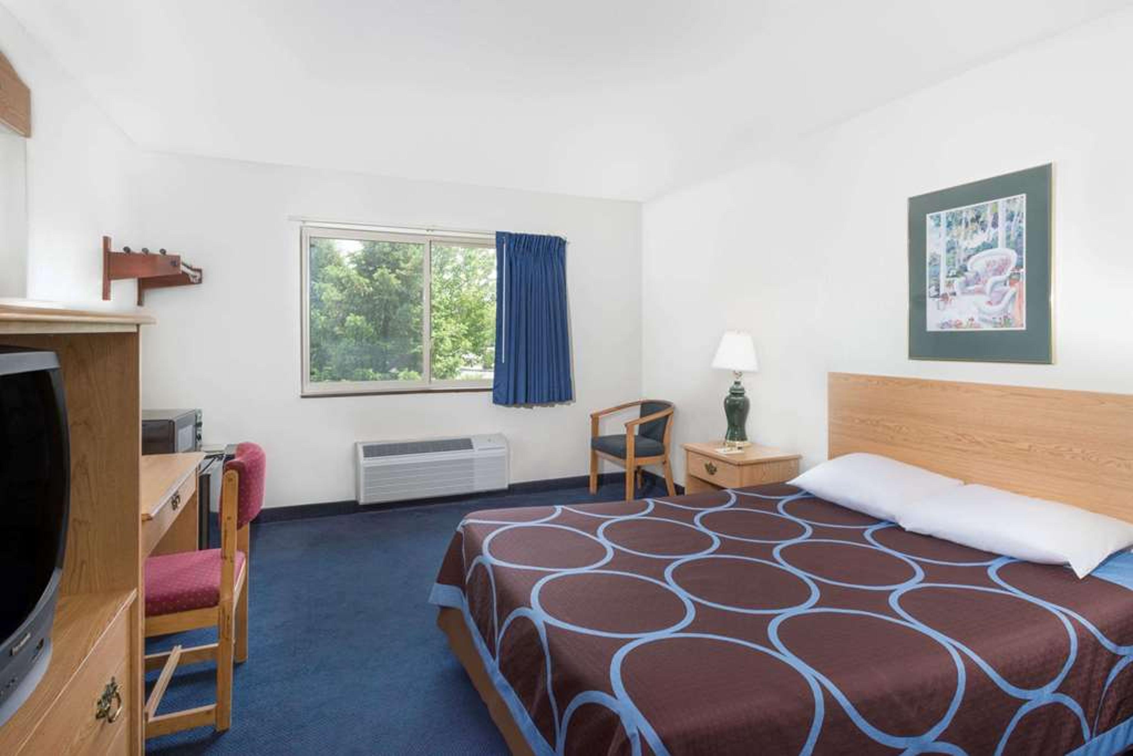 SUPER 8 BY WYNDHAM KINGSTON