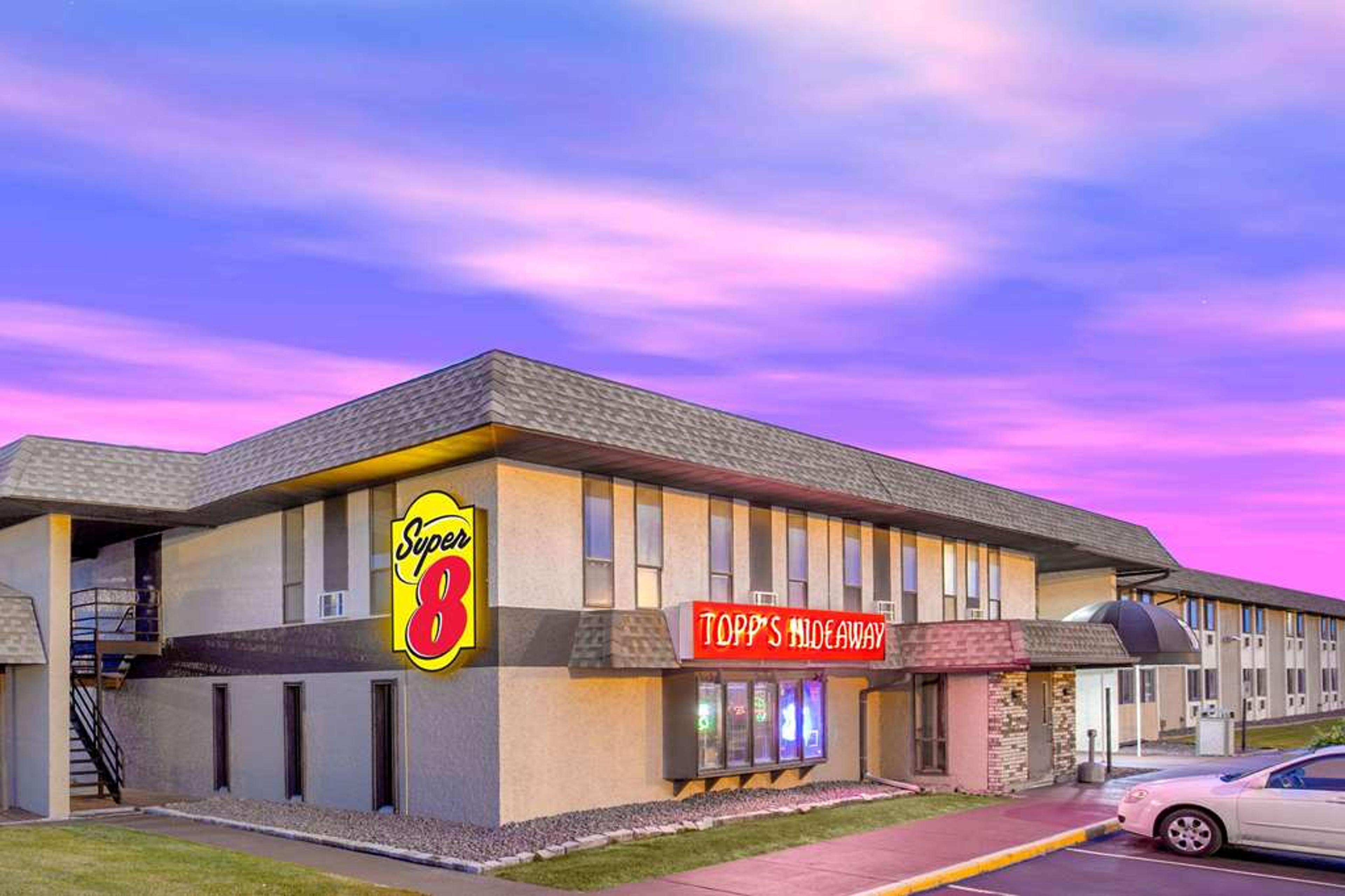 SUPER 8 BY WYNDHAM WINDSOR/MADISON