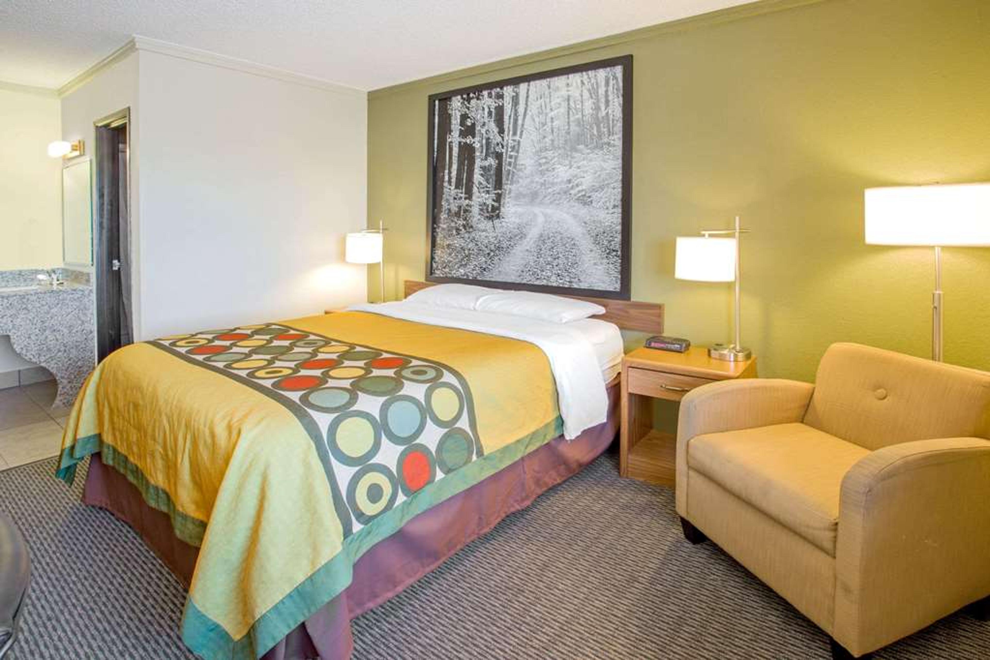SUPER 8 BY WYNDHAM WINDSOR/MADISON