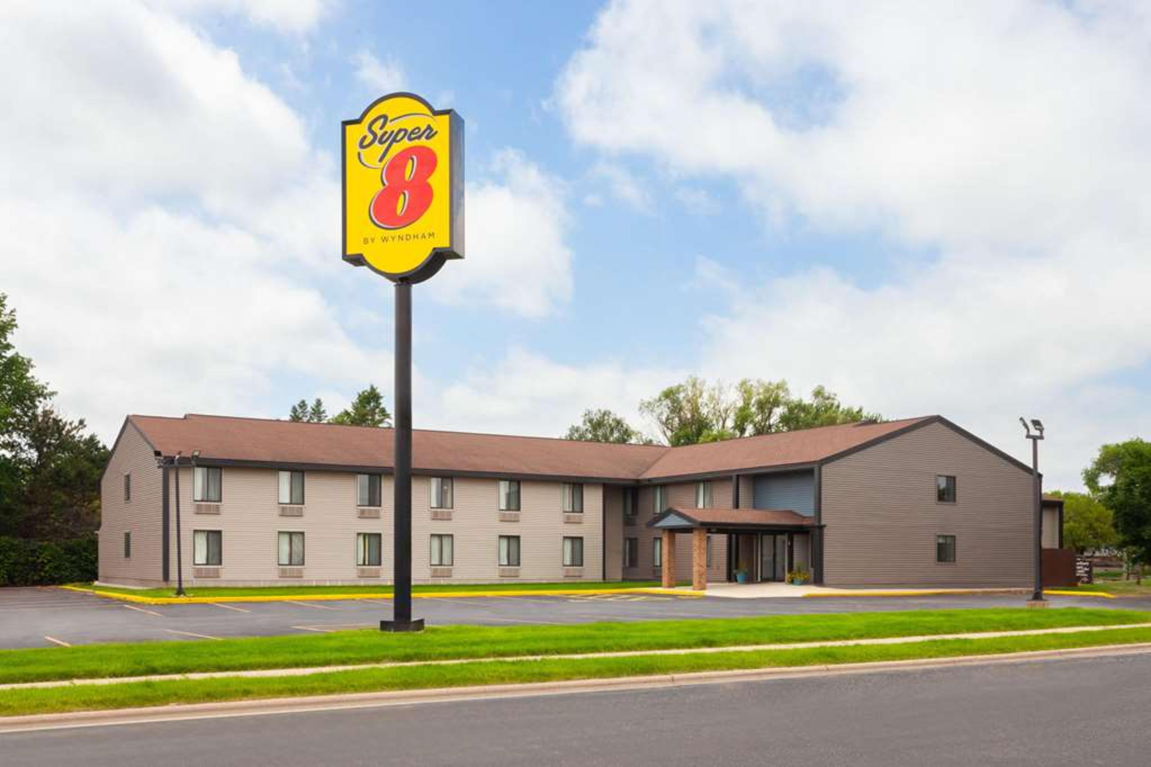 SUPER 8 BY WYNDHAM SUN PRAIRIE/MADI