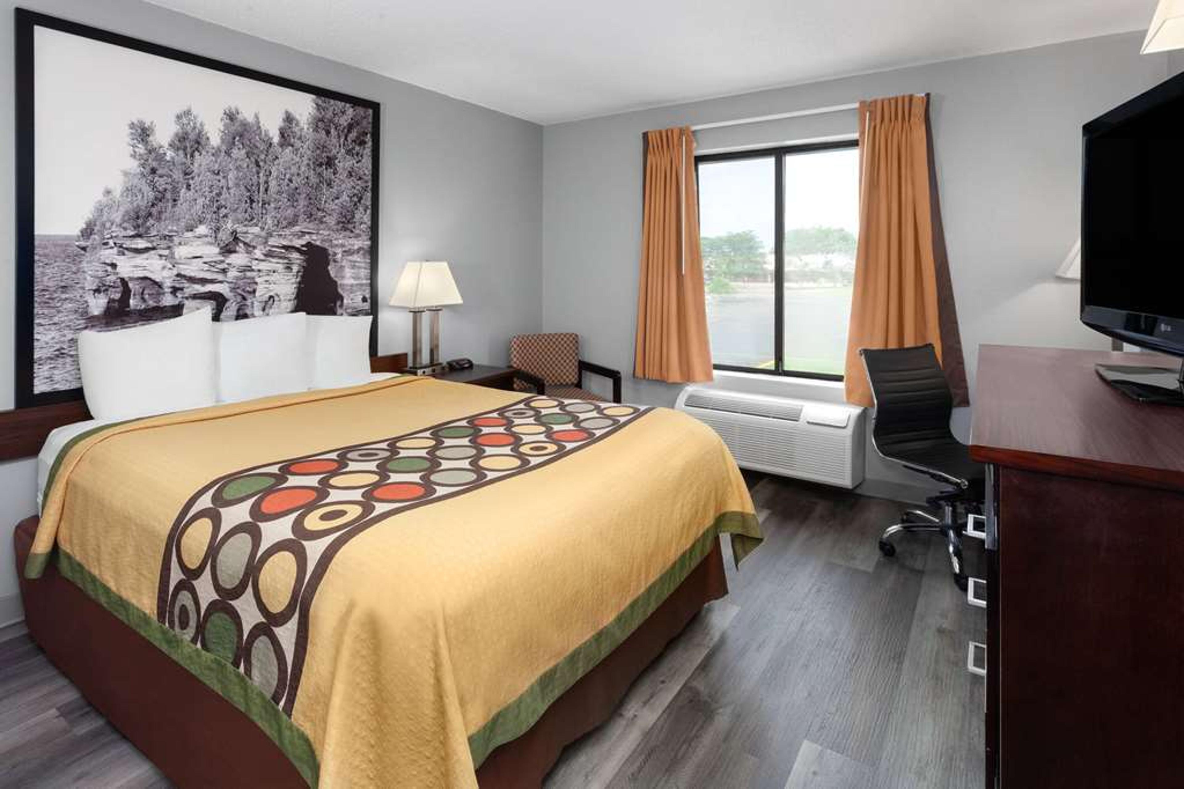 SUPER 8 BY WYNDHAM SUN PRAIRIE/MADI