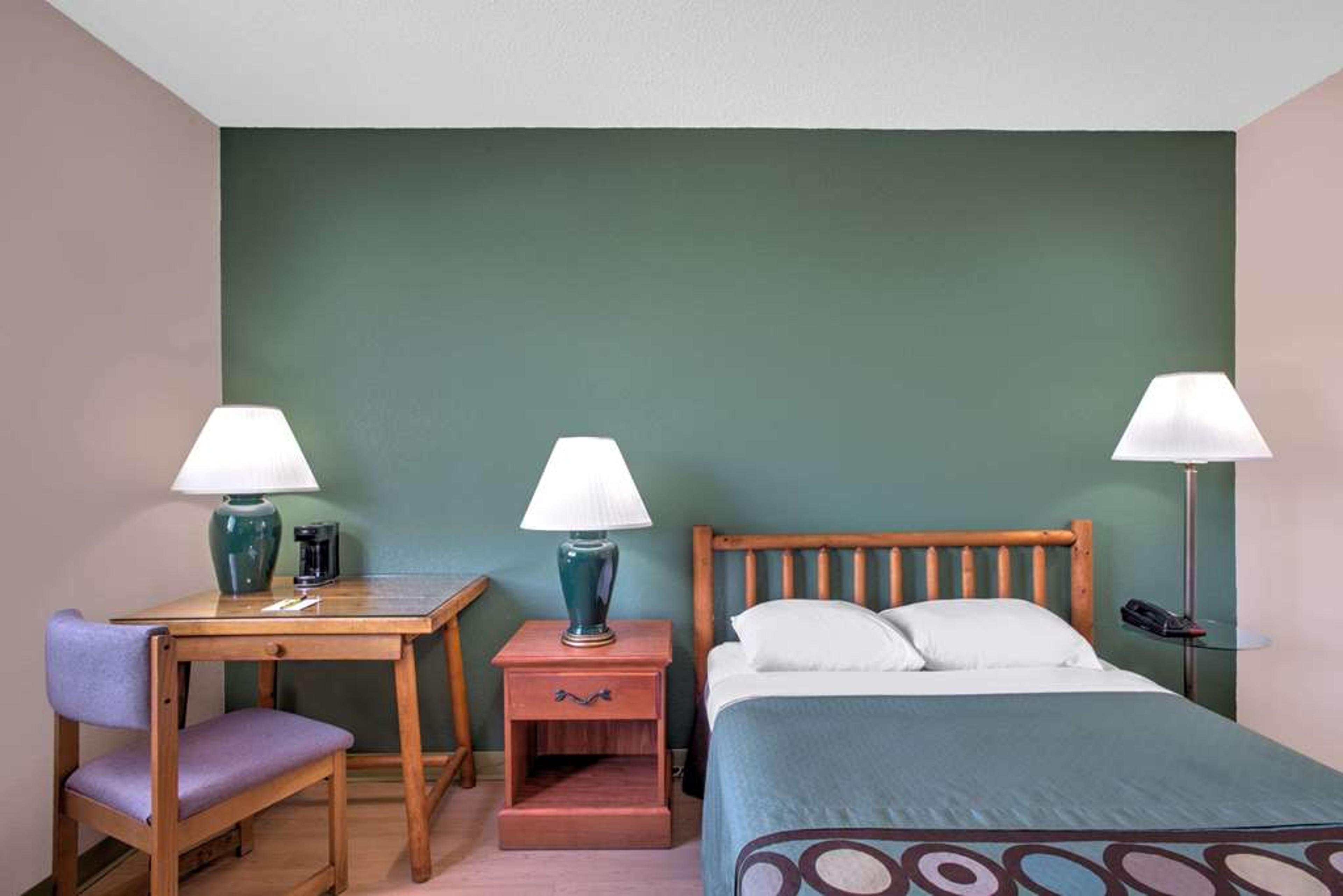 SUPER 8 BY WYNDHAM TICONDEROGA