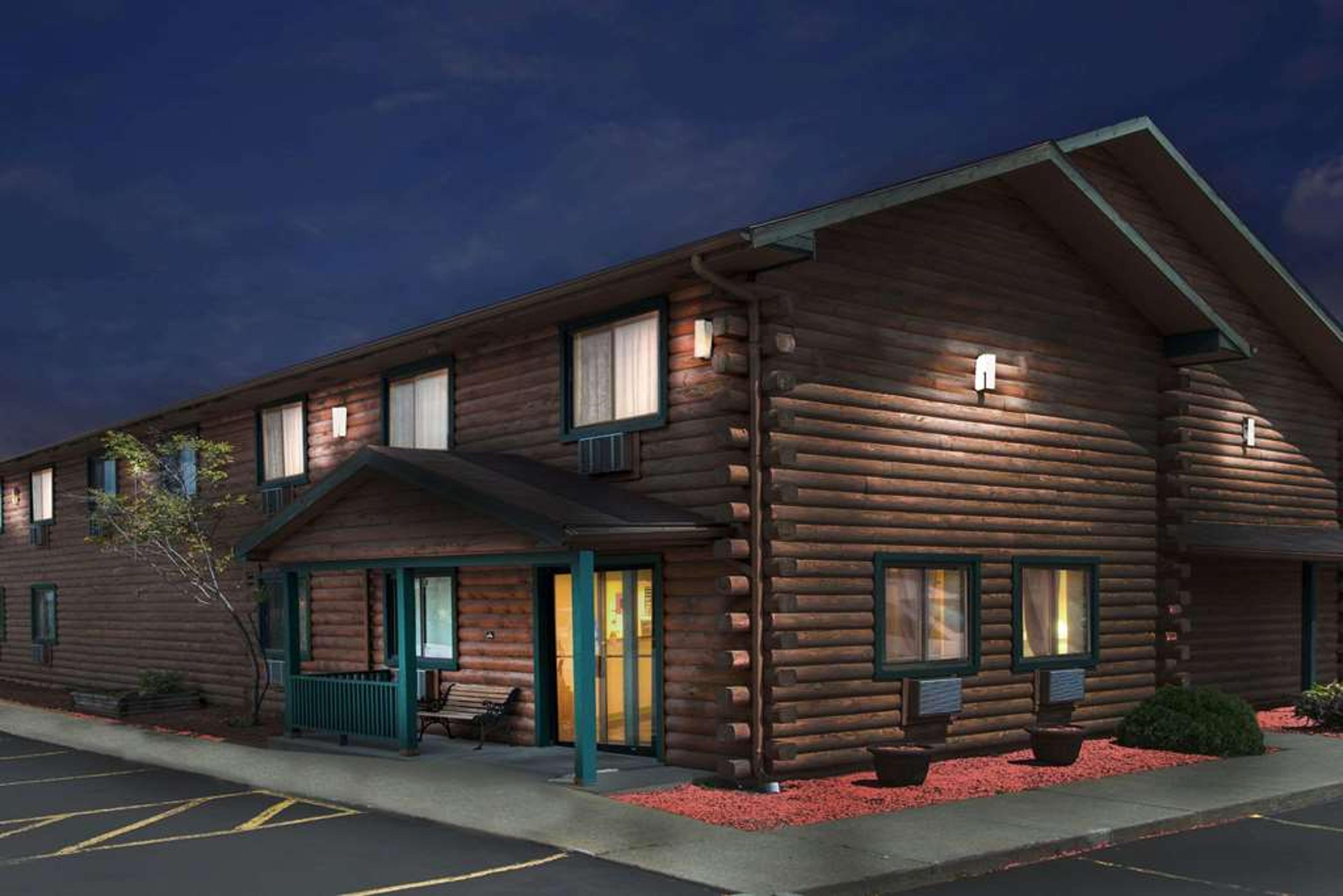 SUPER 8 BY WYNDHAM TICONDEROGA