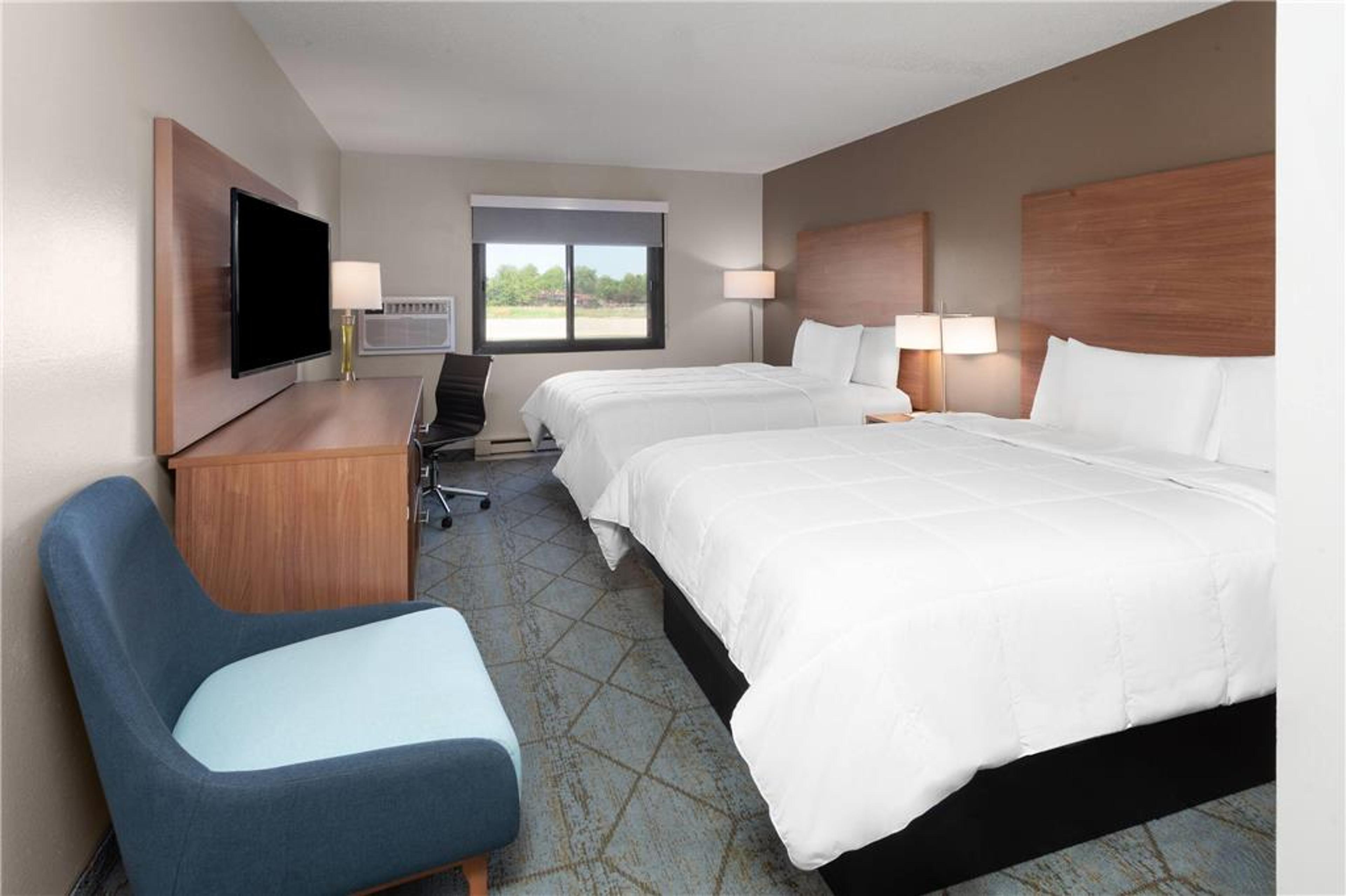 BAYMONT BY WYNDHAM OSHKOSH AIRPORT