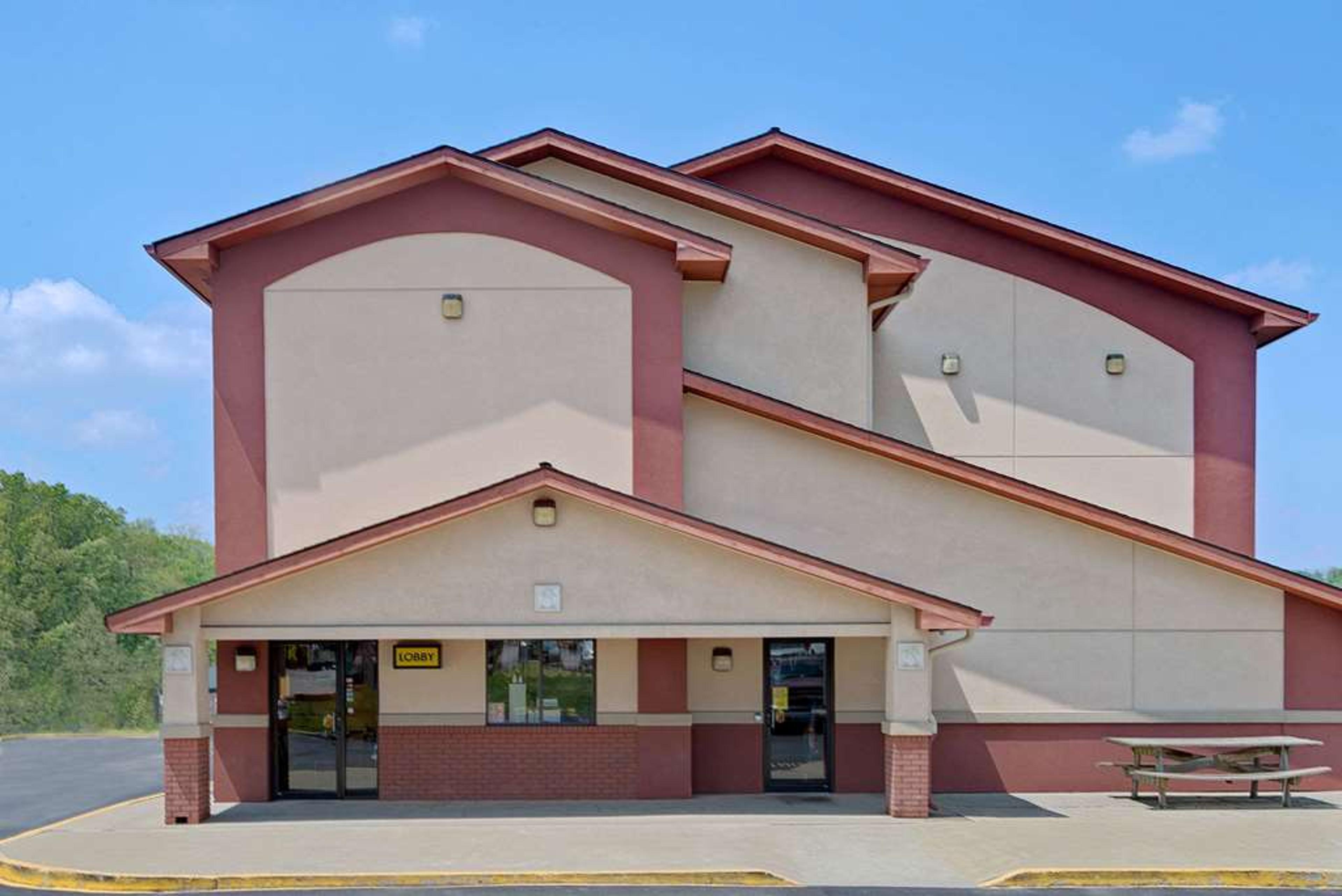 SUPER 8 BY WYNDHAM WAYNESBURG