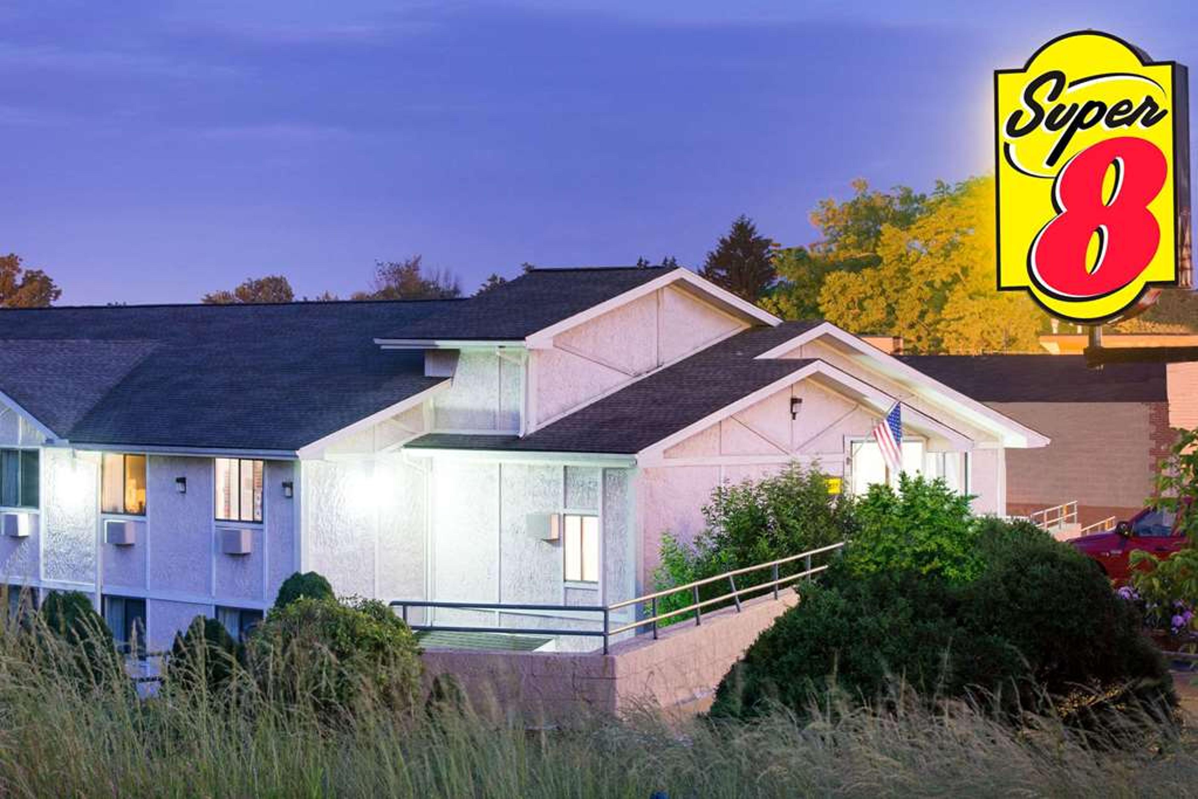 SUPER 8 BY WYNDHAM PITTSBURGH AIRPO