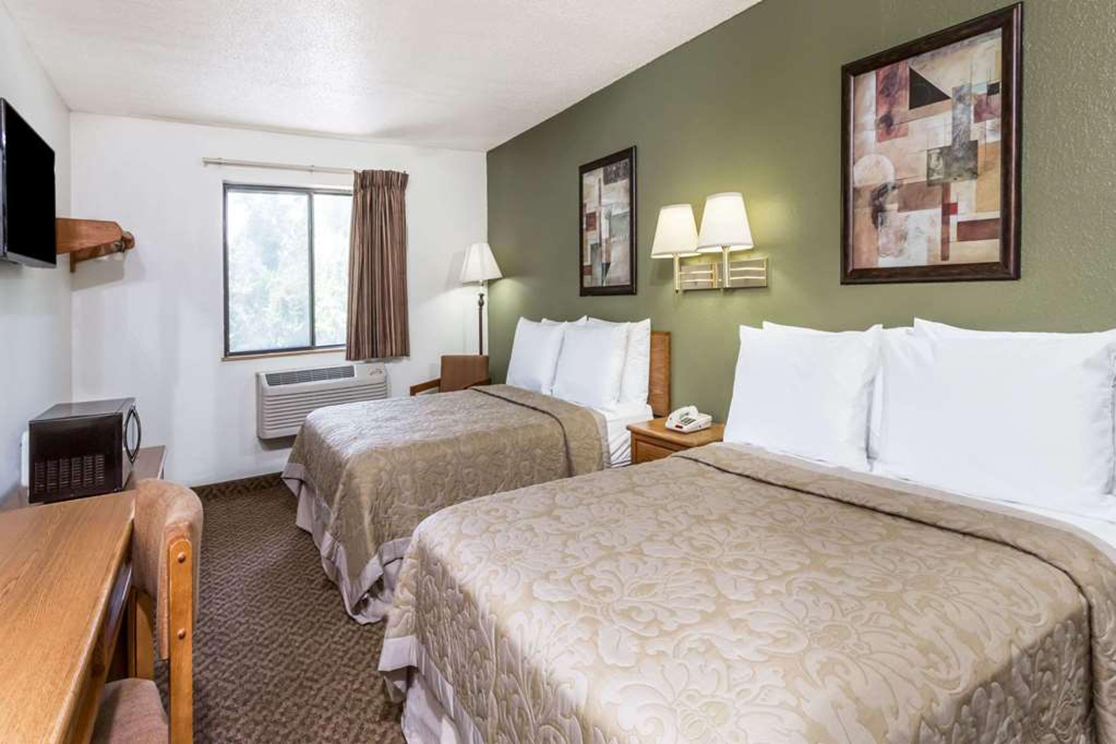 SUPER 8 BY WYNDHAM HAMPTON