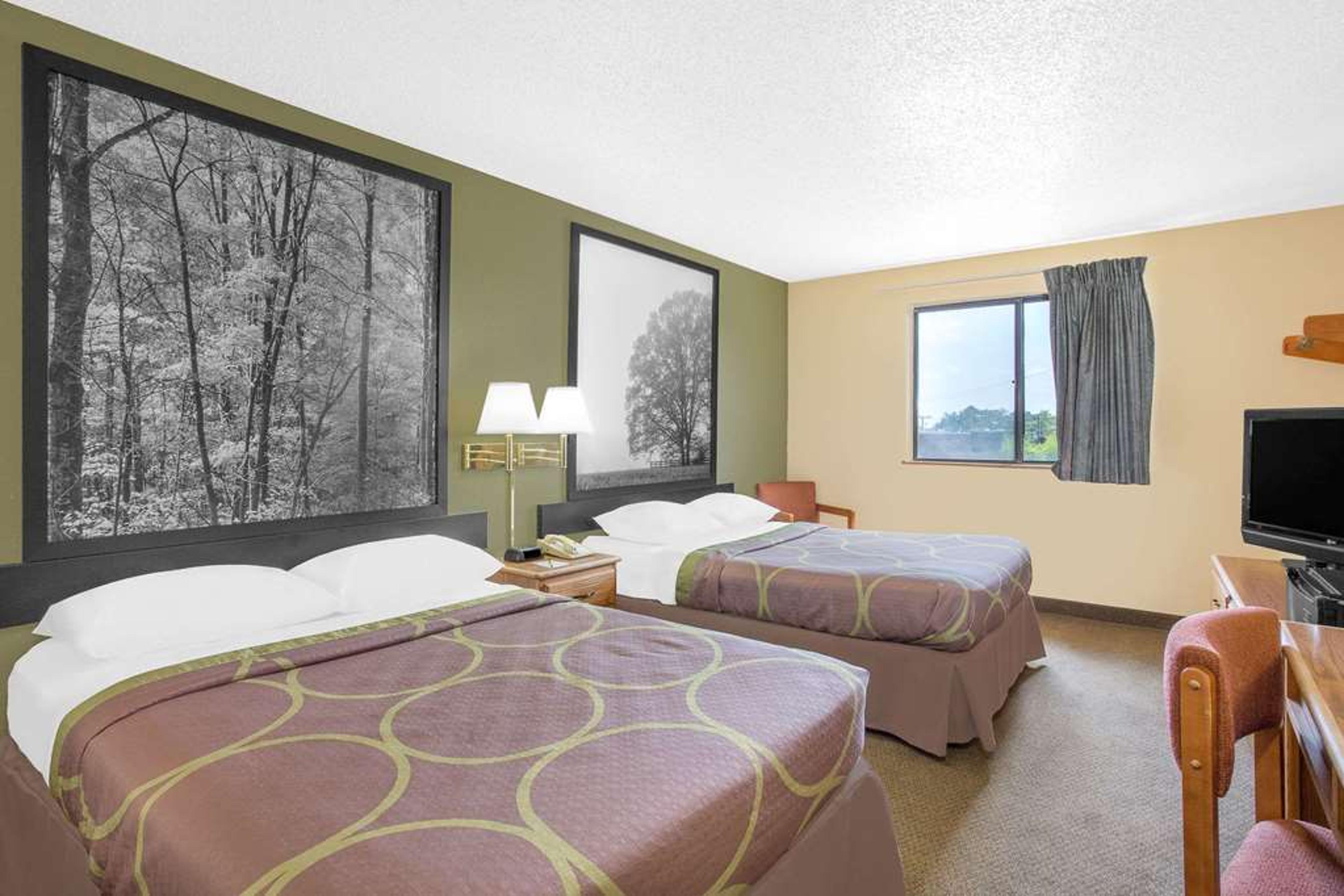SUPER 8 BY WYNDHAM ROANOKE VA