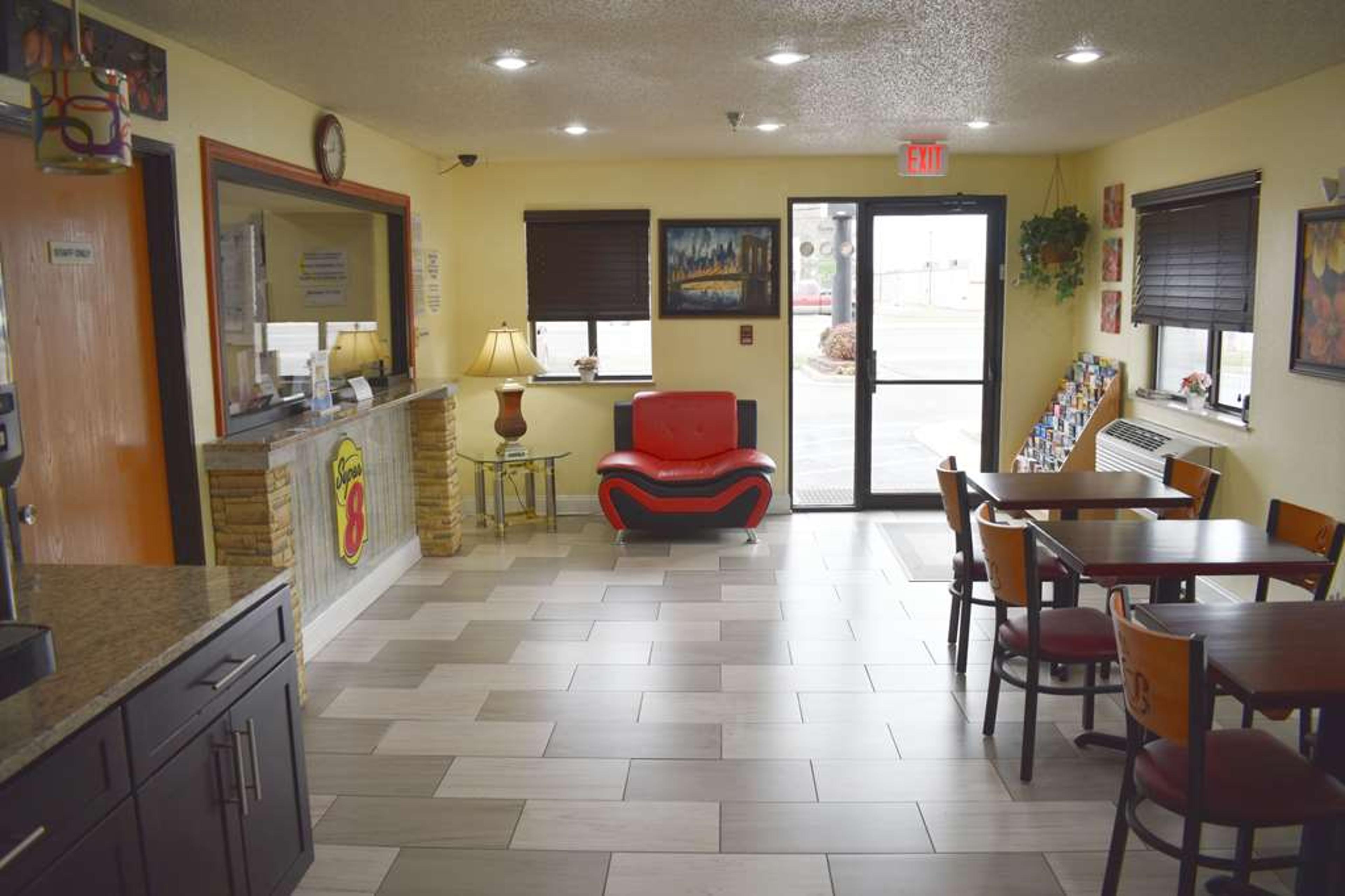 SUPER 8 BY WYNDHAM NEWPORT NEWS/JEF