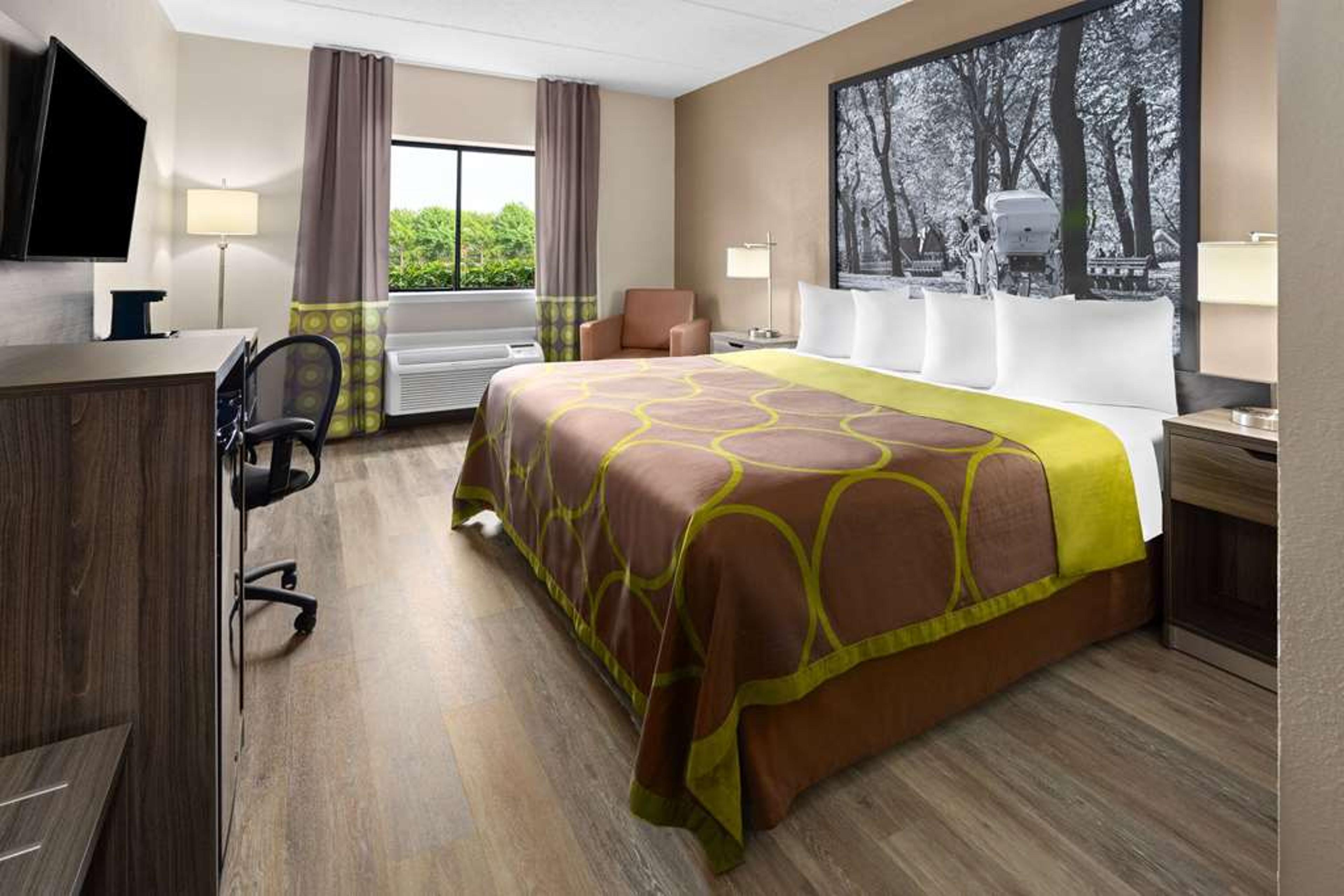SUPER 8 BY WYNDHAM HENRIETTA/ROCHES