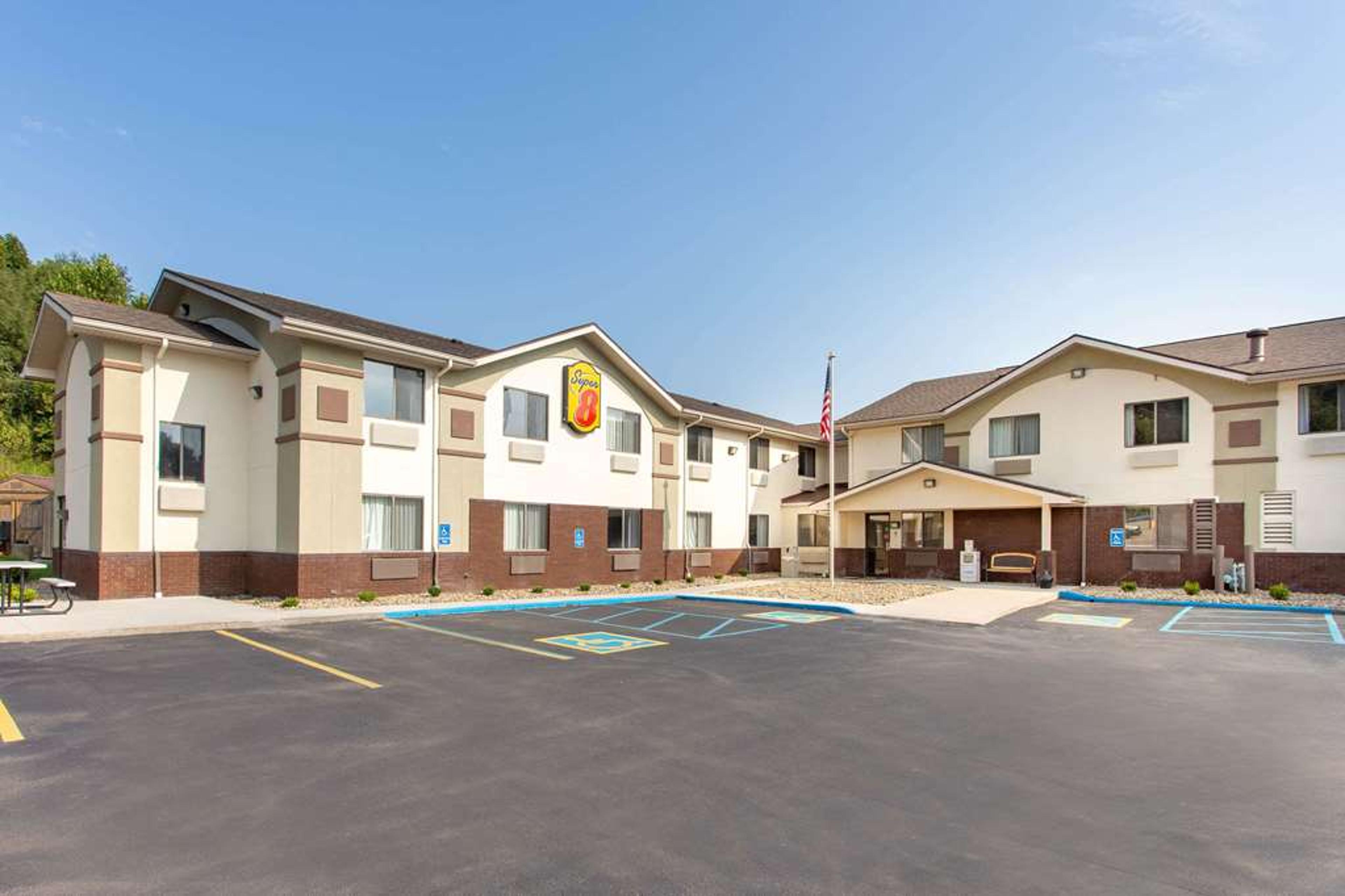 SUPER 8 BY WYNDHAM WESTON WV
