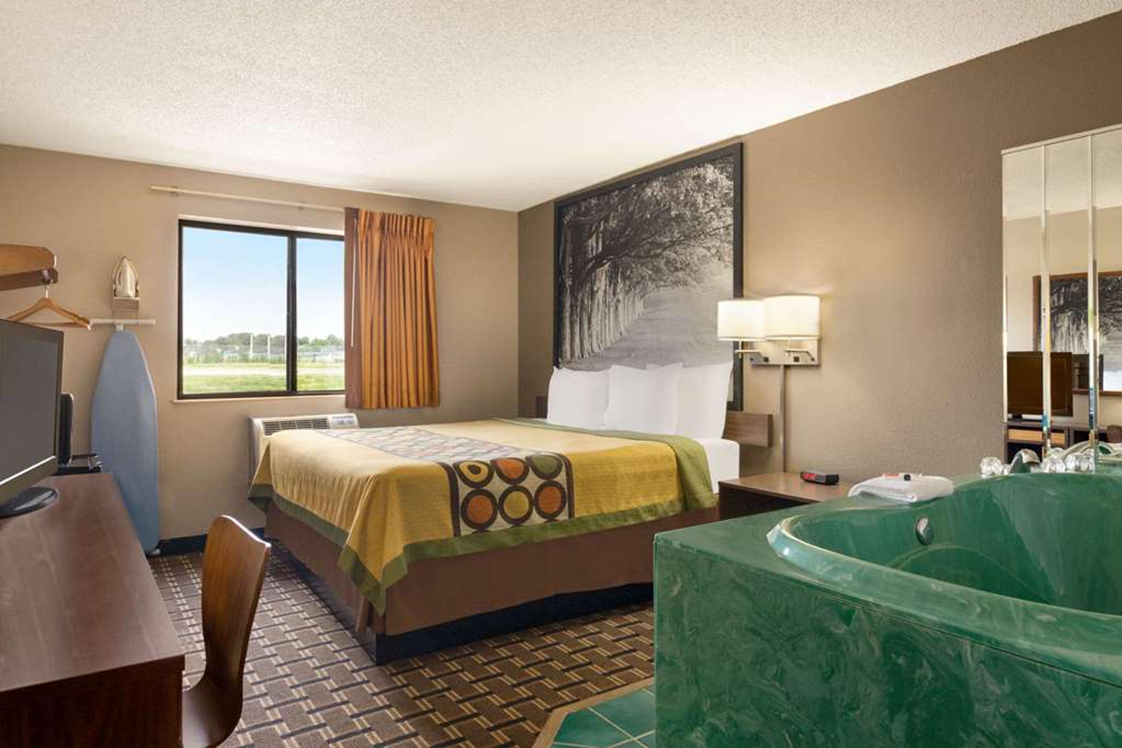 SUPER 8 BY WYNDHAM MAYFIELD