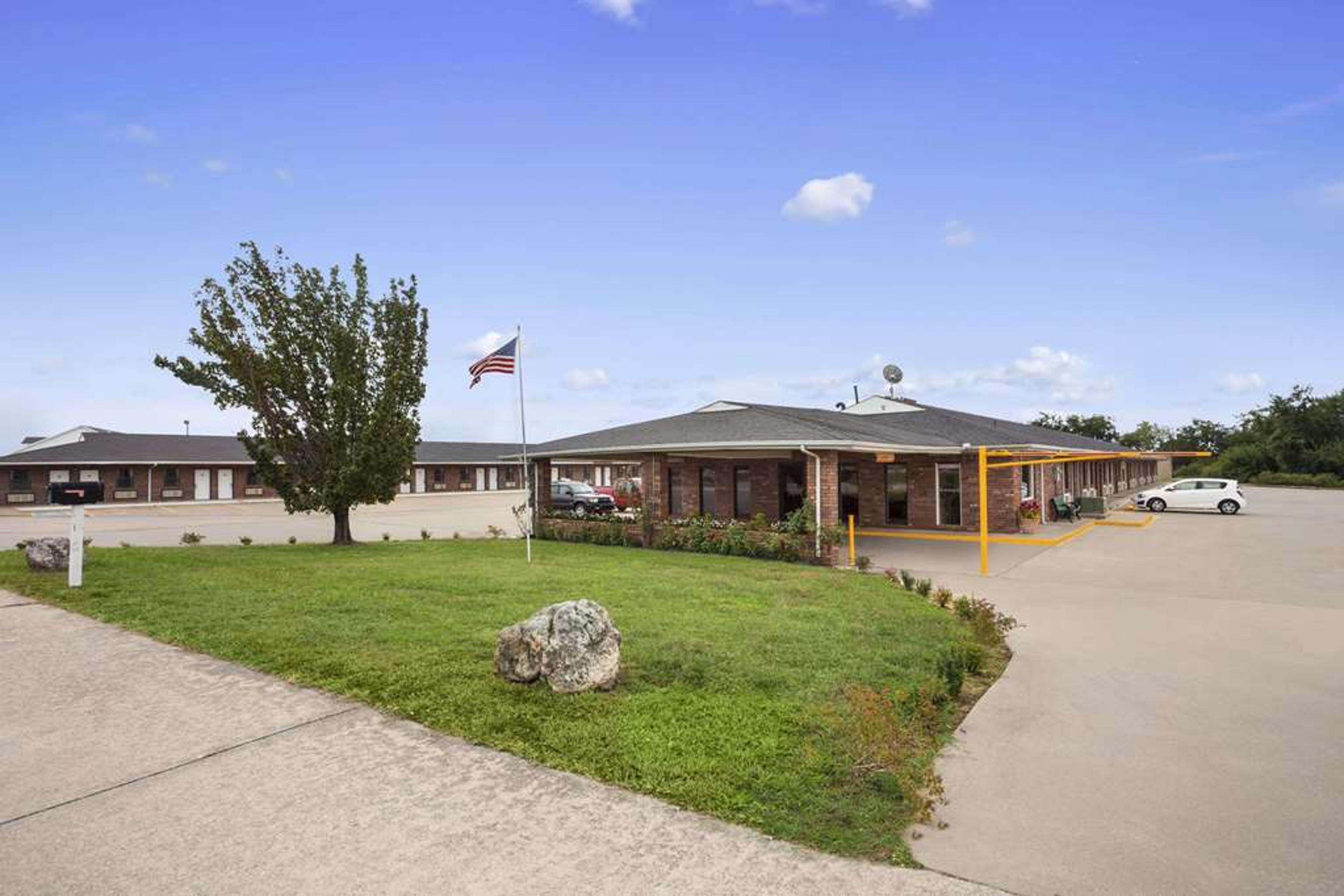 SUPER 8 HENRYETTA