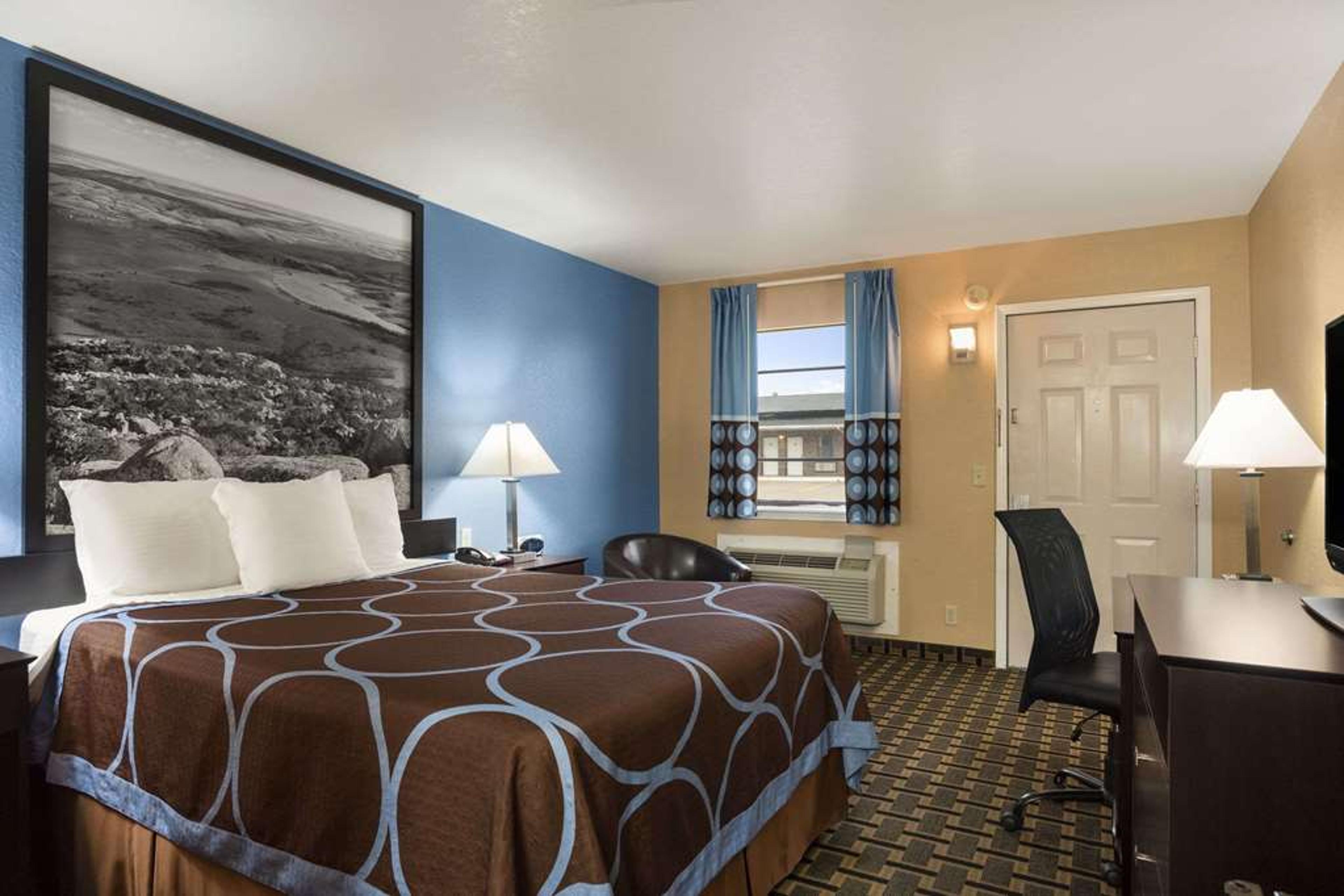 SUPER 8 HENRYETTA