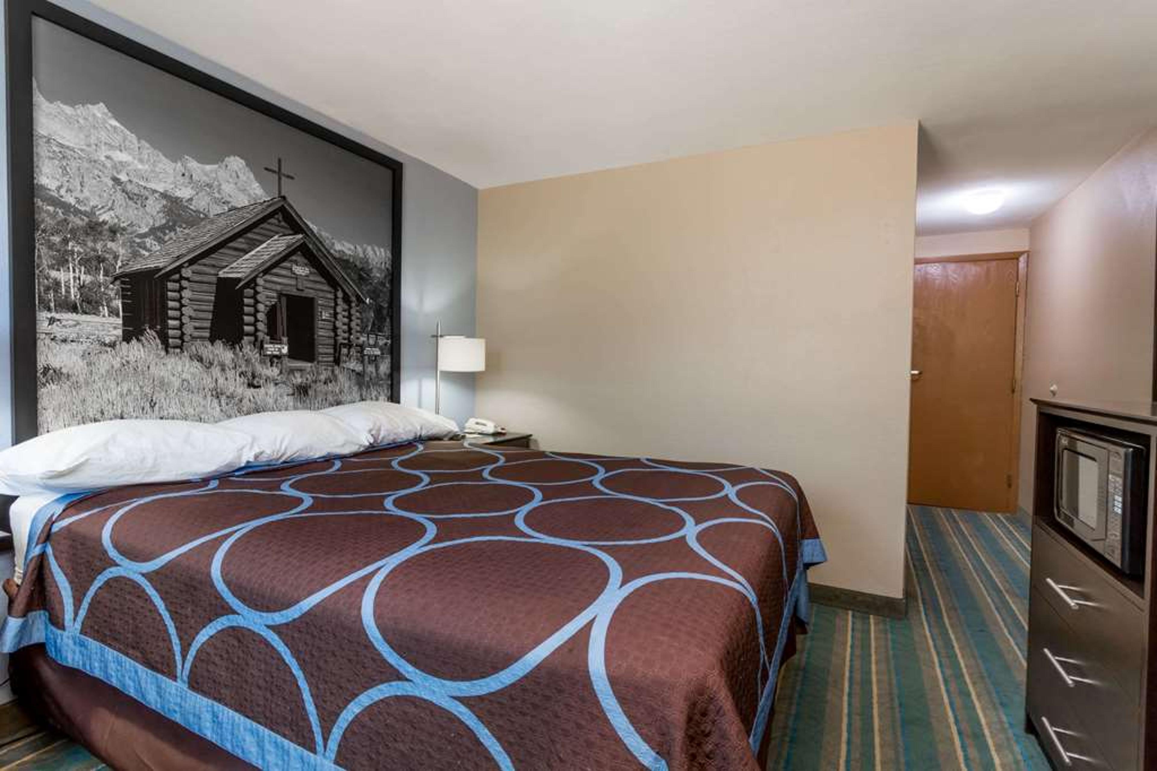 SUPER 8 BY WYNDHAM DOUGLAS