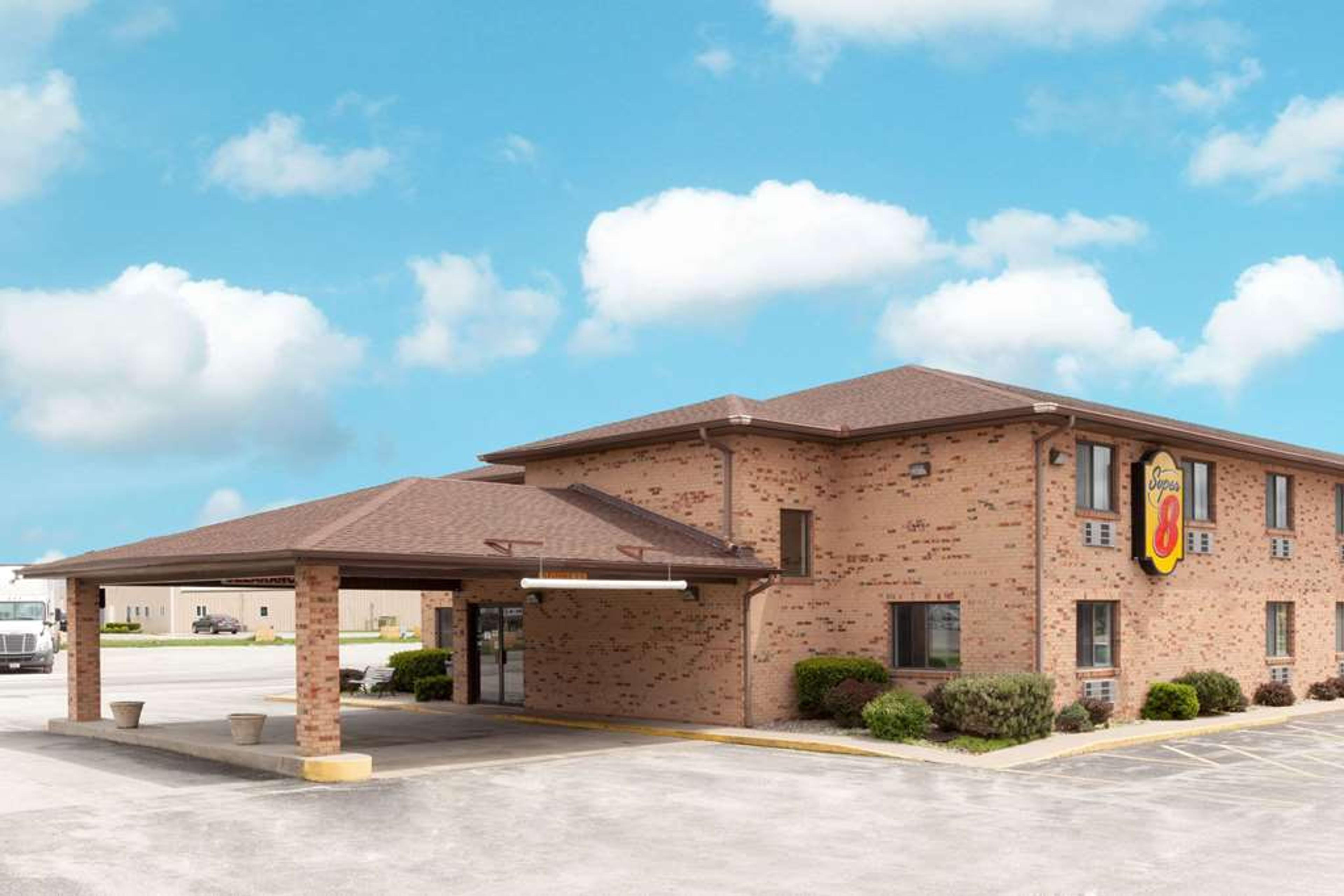 SUPER 8 BY WYNDHAM GILMAN