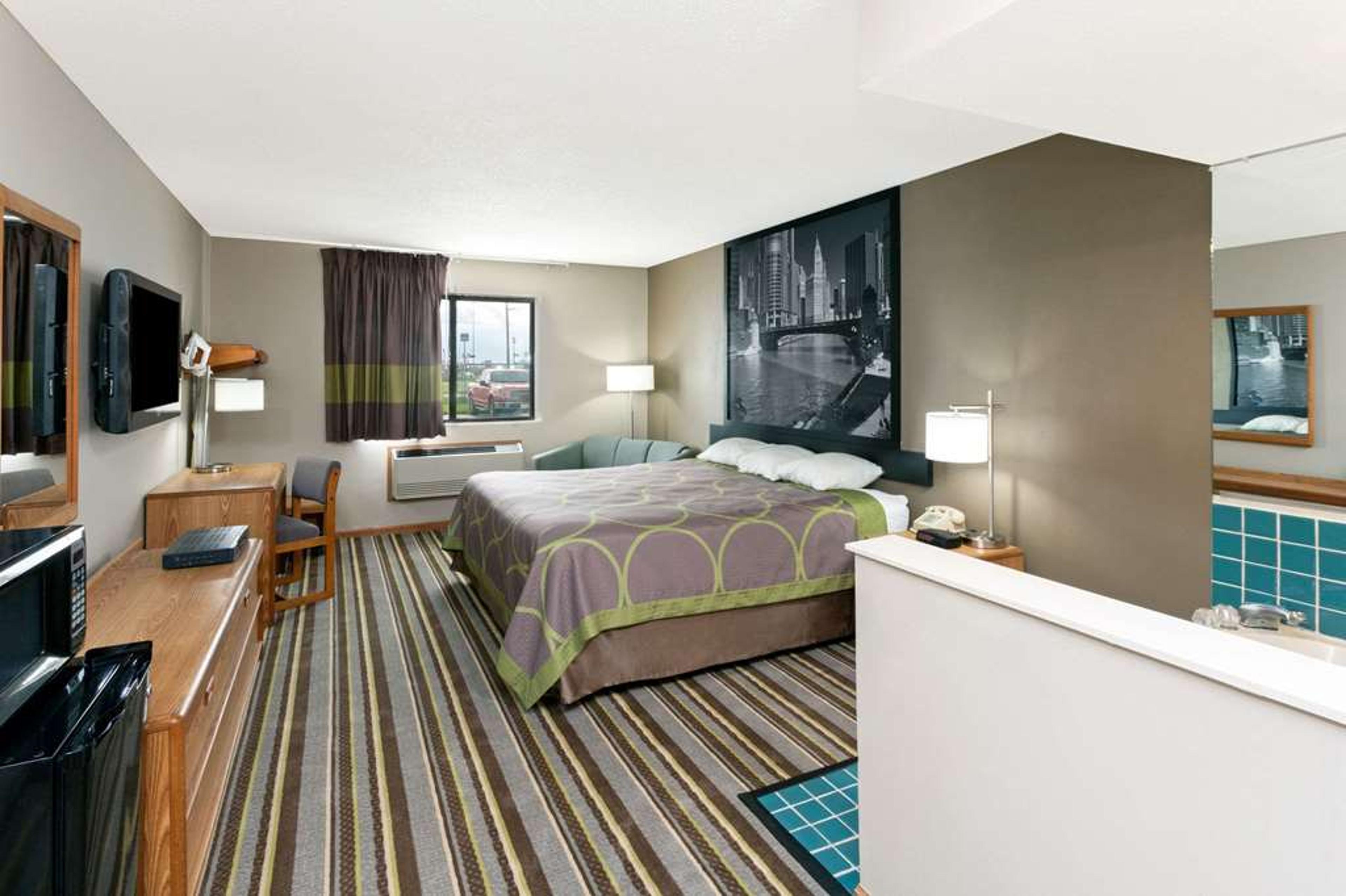 SUPER 8 BY WYNDHAM GILMAN
