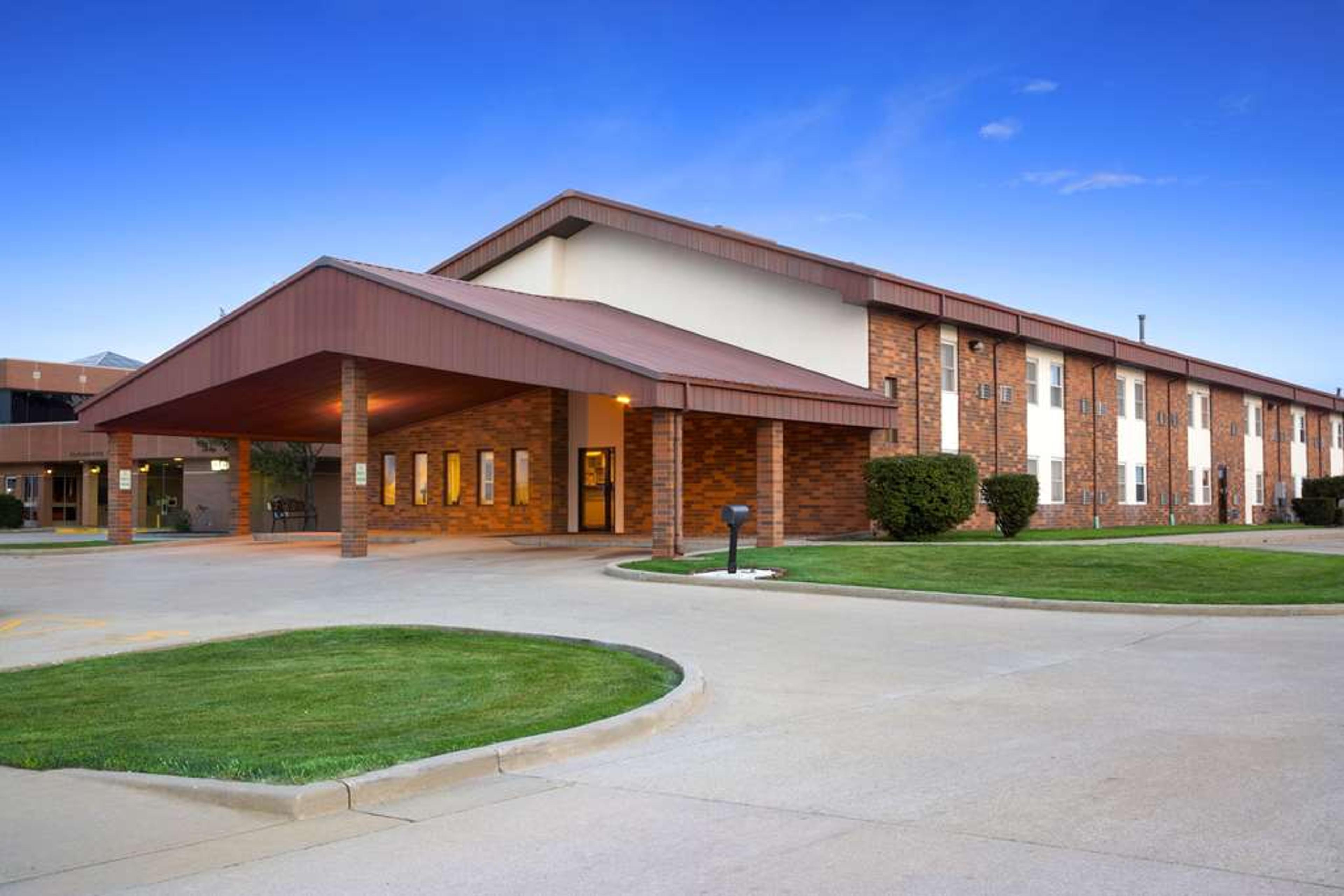 SUPER 8 BY WYNDHAM TUSCOLA