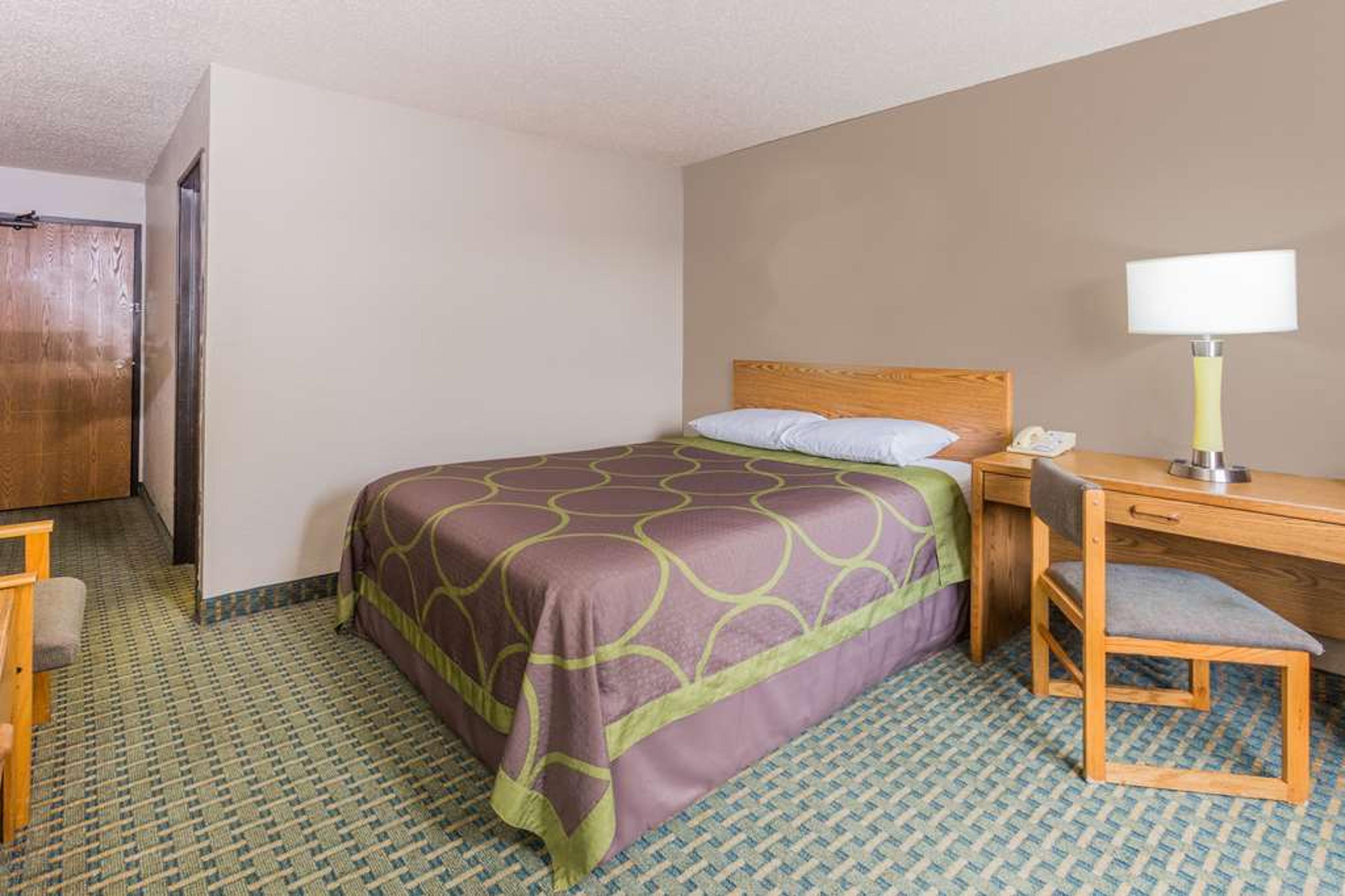 SUPER 8 BY WYNDHAM ST. CHARLES