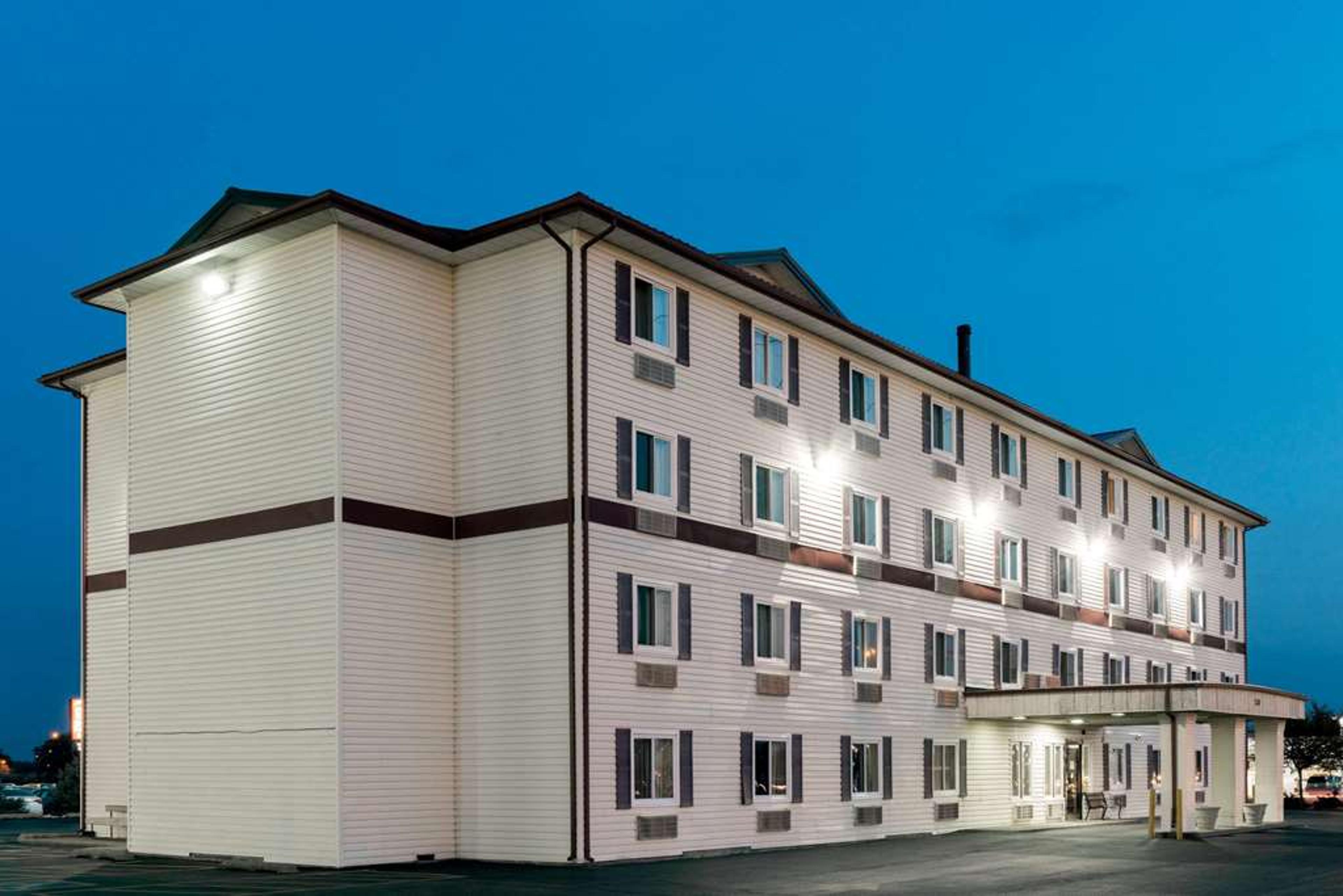 SUPER 8 BY WYNDHAM SPRINGFIELD EAST