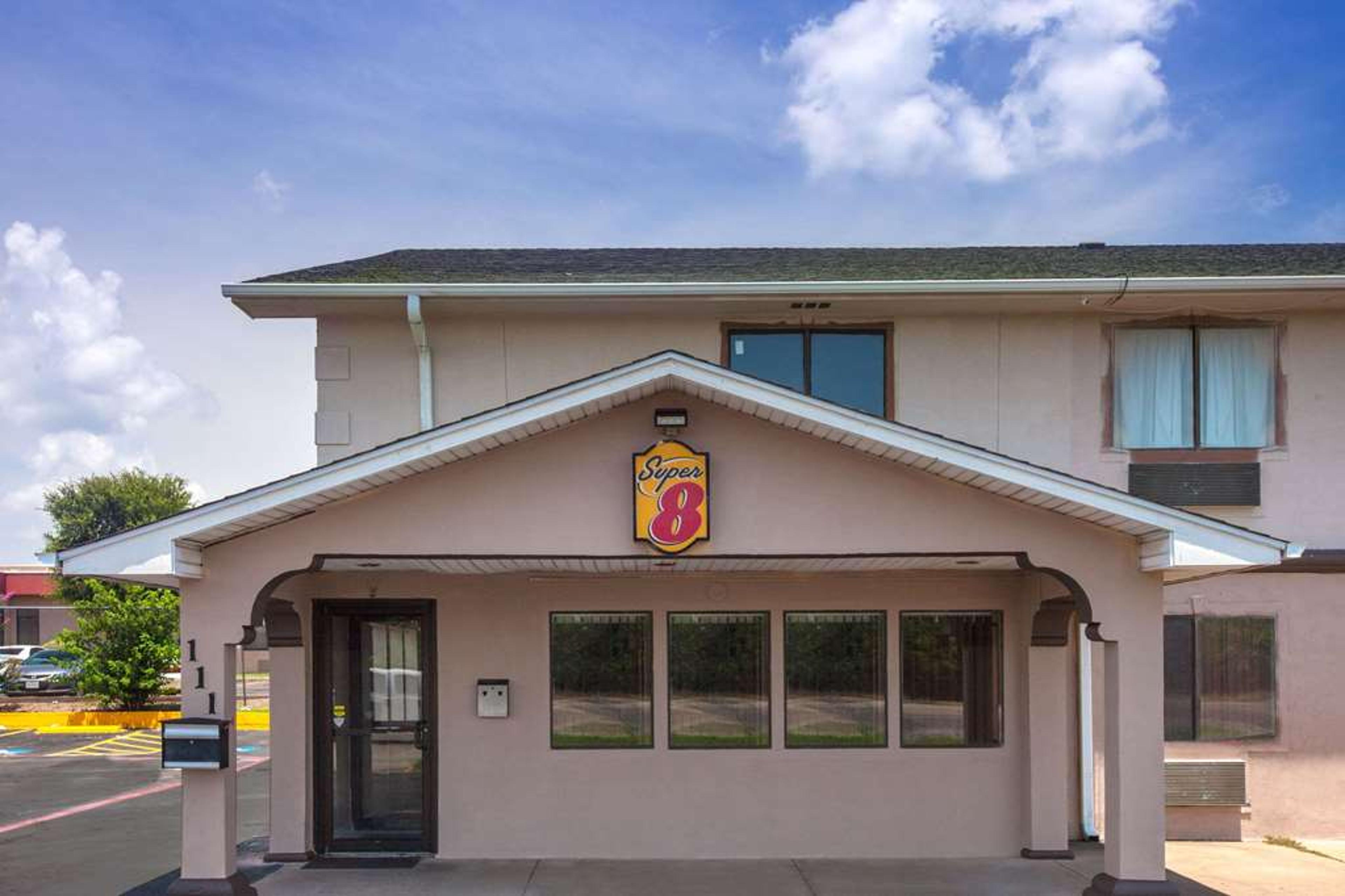 SUPER 8 BY WYNDHAM SHERMAN