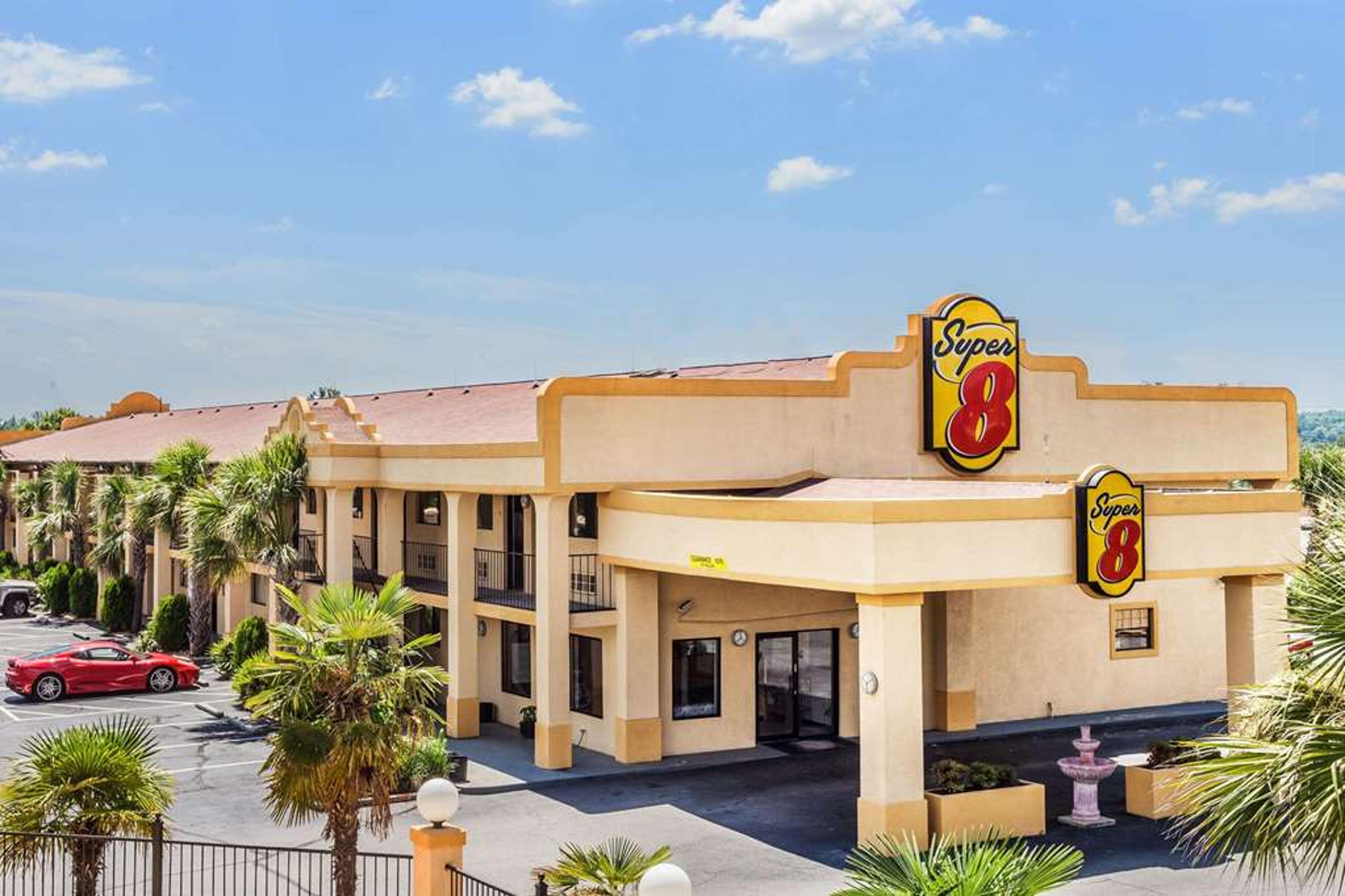 SUPER 8 BY WYNDHAM STOCKBRIDGE