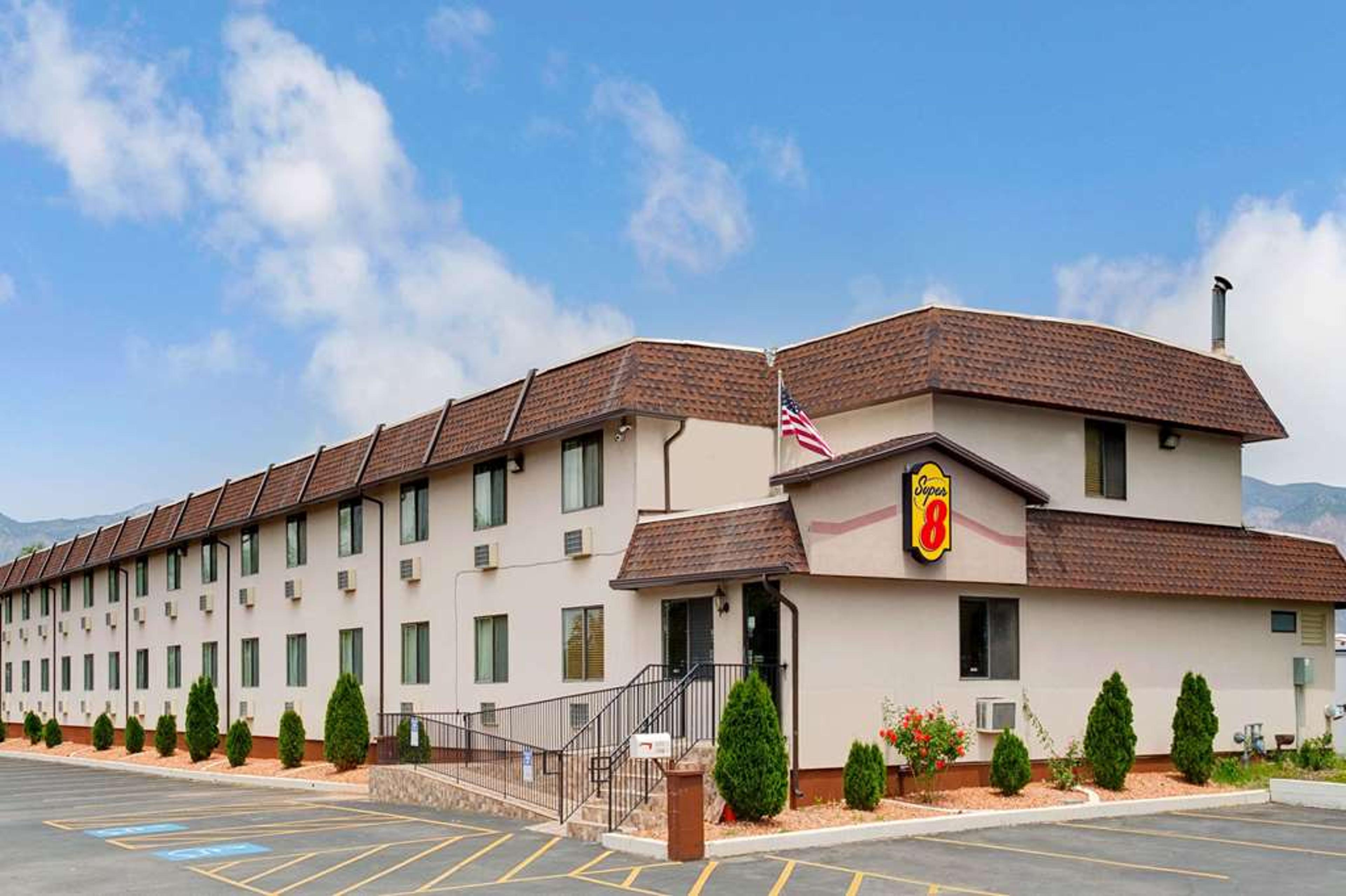 SUPER 8 BY WYNDHAM OGDEN