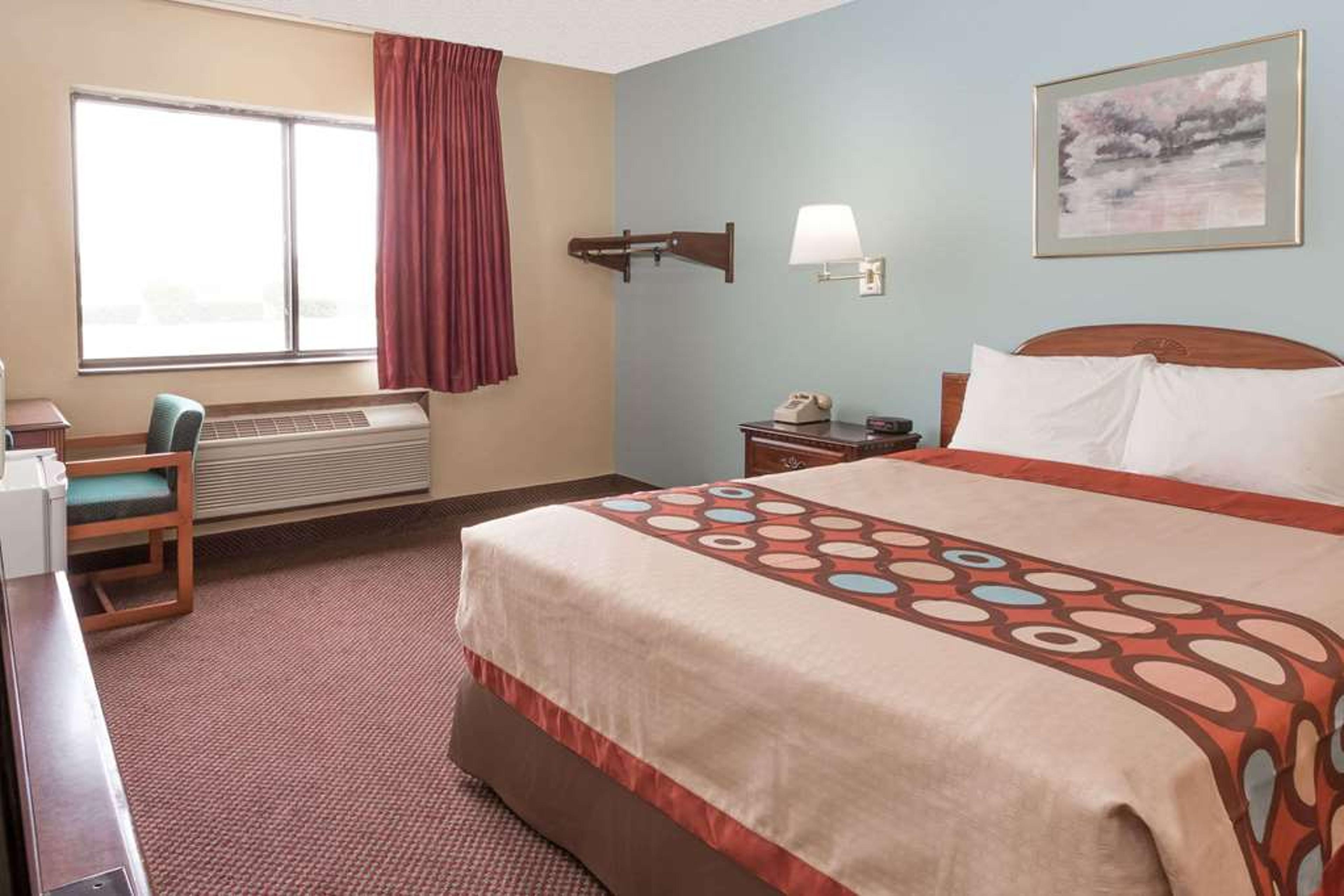 SUPER 8 WOODSTOCK