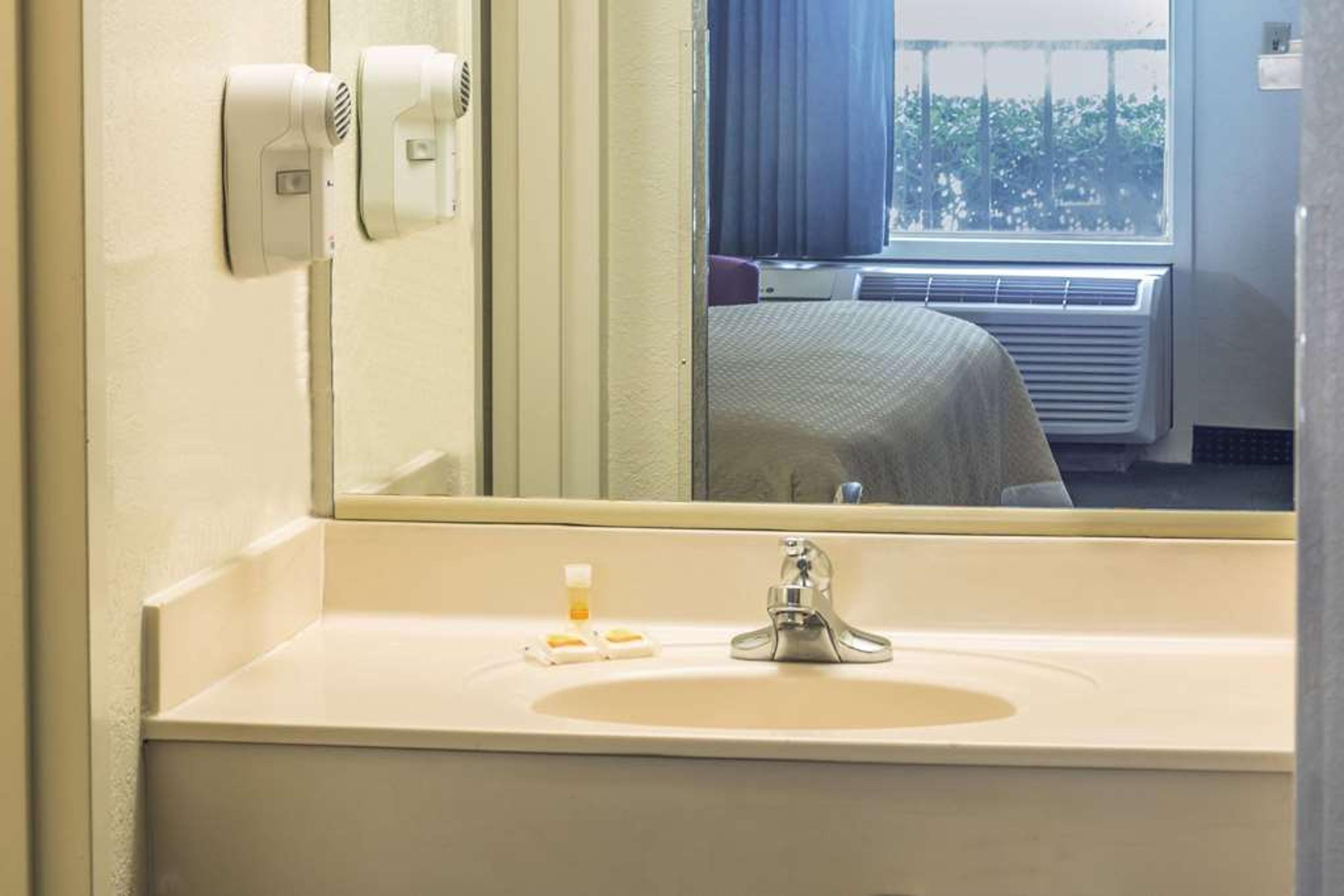DAYS INN BY WYNDHAM LAKE PARK/VALDO