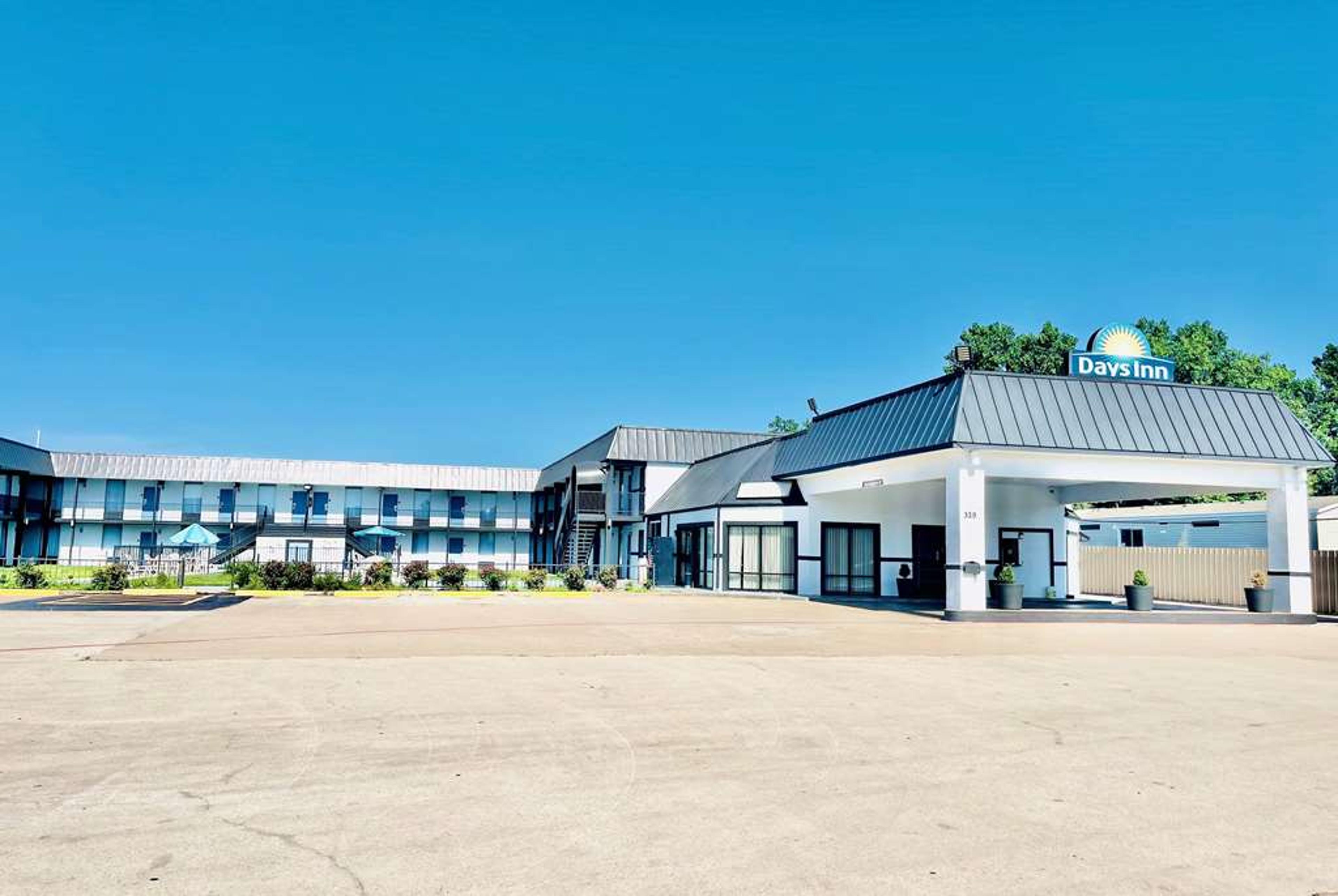 DAYS INN BY WYNDHAM BURLESON FT. WO